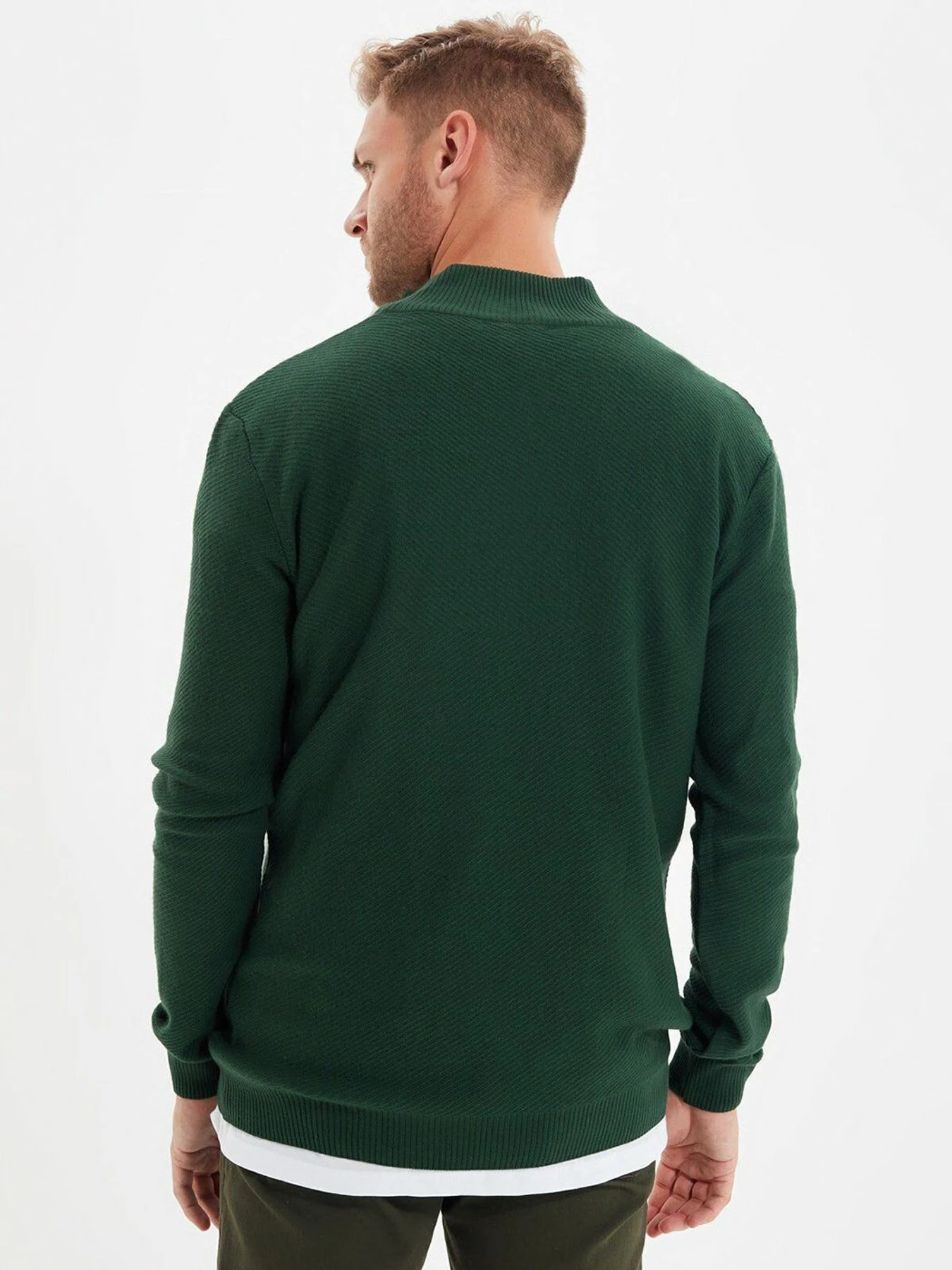 Светри та кардигани Trendyol модель TMNAW22KZ0667/Koyu Yesil Светри та кардигани Trendyol модель TMNAW22KZ0667/Koyu Yesil Фото
