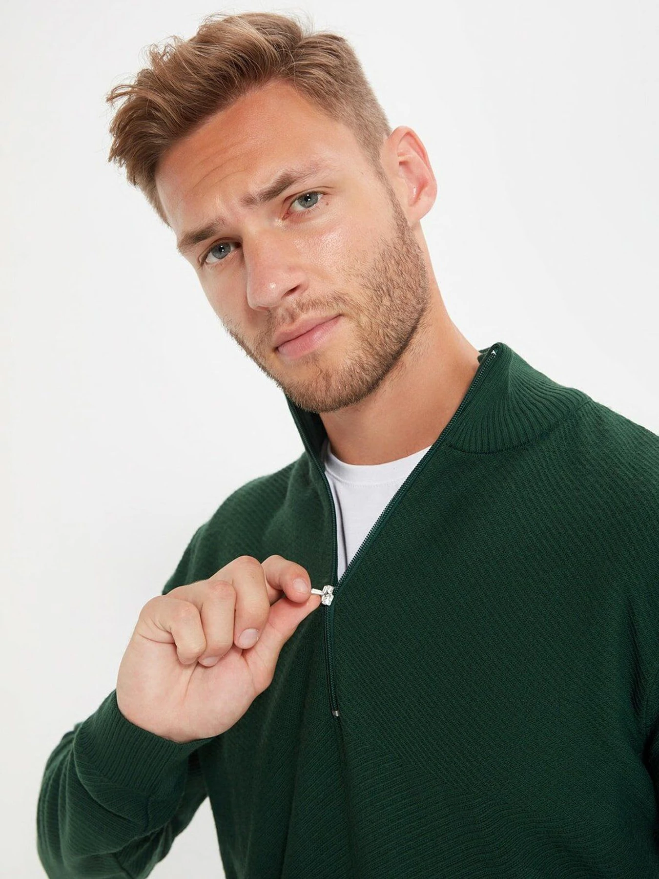 Светри та кардигани Trendyol модель TMNAW22KZ0667/Koyu Yesil Светри та кардигани Trendyol модель TMNAW22KZ0667/Koyu Yesil Фото