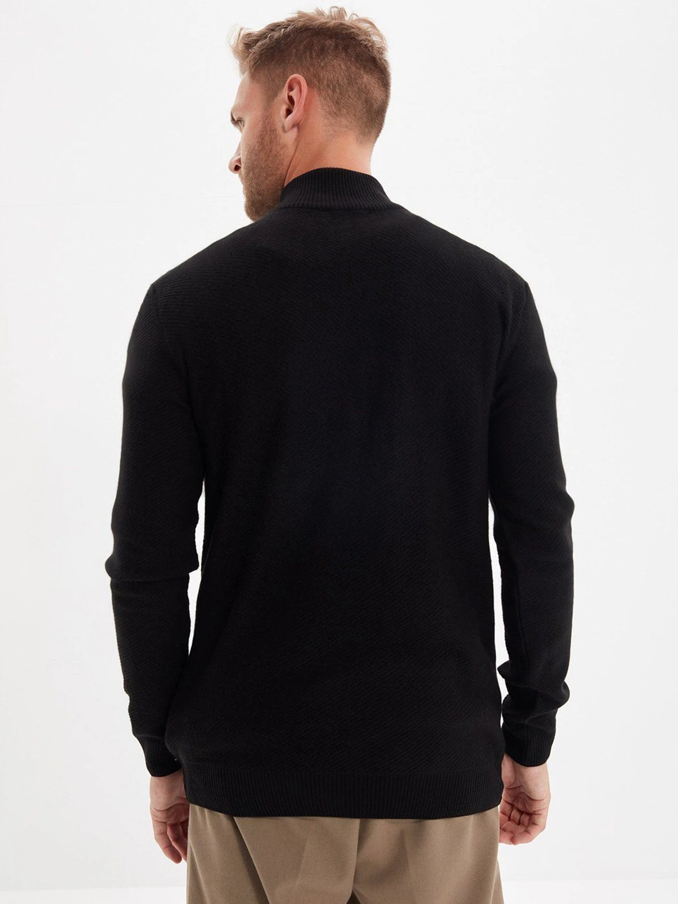 Светри та кардигани Trendyol модель TMNAW22KZ0667/Siyah Светри та кардигани Trendyol модель TMNAW22KZ0667/Siyah Фото