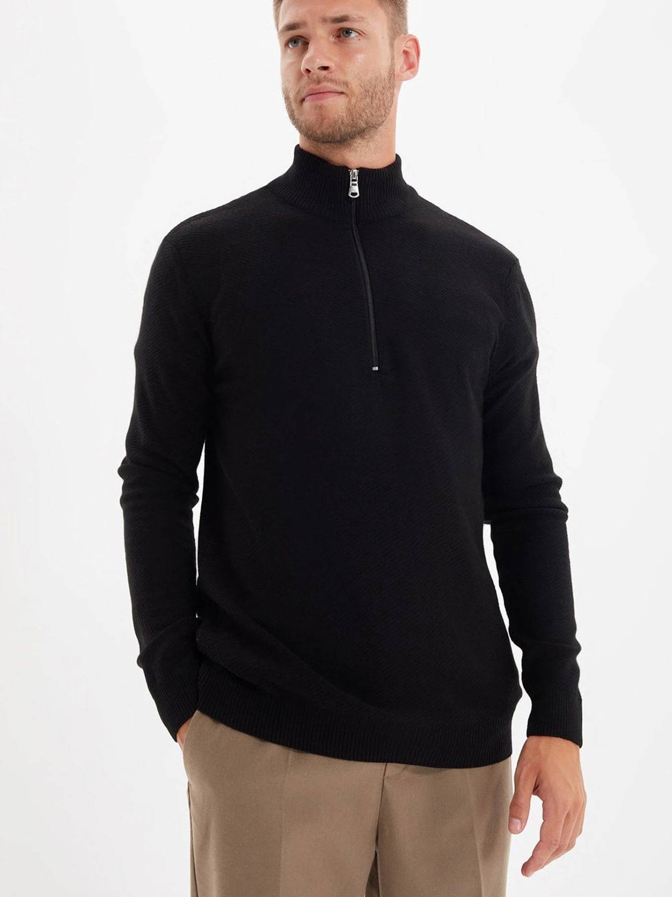 Светри та кардигани Trendyol модель TMNAW22KZ0667/Siyah Светри та кардигани Trendyol модель TMNAW22KZ0667/Siyah Фото