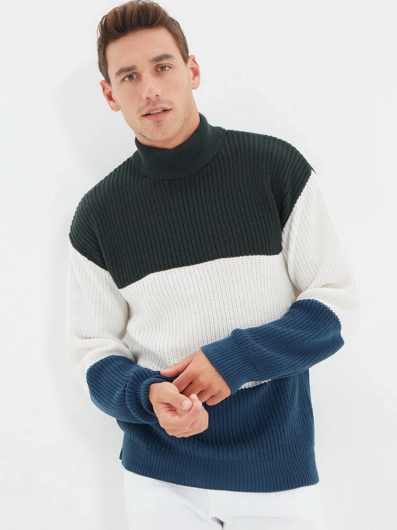 Свитры и кардиганы Trendyol модель TMNAW22KZ0139/Yesil Свитры и кардиганы Trendyol модель TMNAW22KZ0139/Yesil Фото