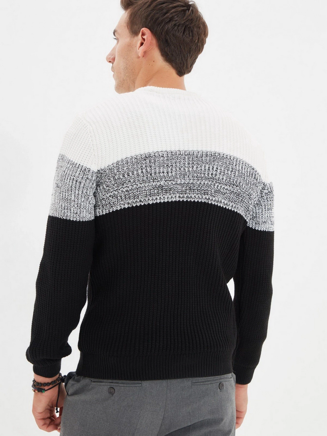 Светри та кардигани Trendyol модель TMNAW22KZ0140/Siyah Светри та кардигани Trendyol модель TMNAW22KZ0140/Siyah Фото