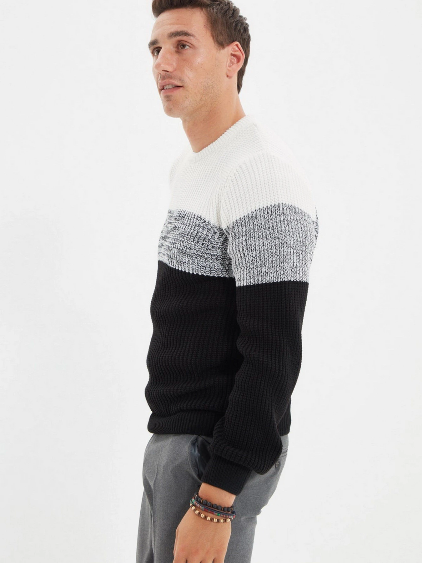 Светри та кардигани Trendyol модель TMNAW22KZ0140/Siyah Светри та кардигани Trendyol модель TMNAW22KZ0140/Siyah Фото