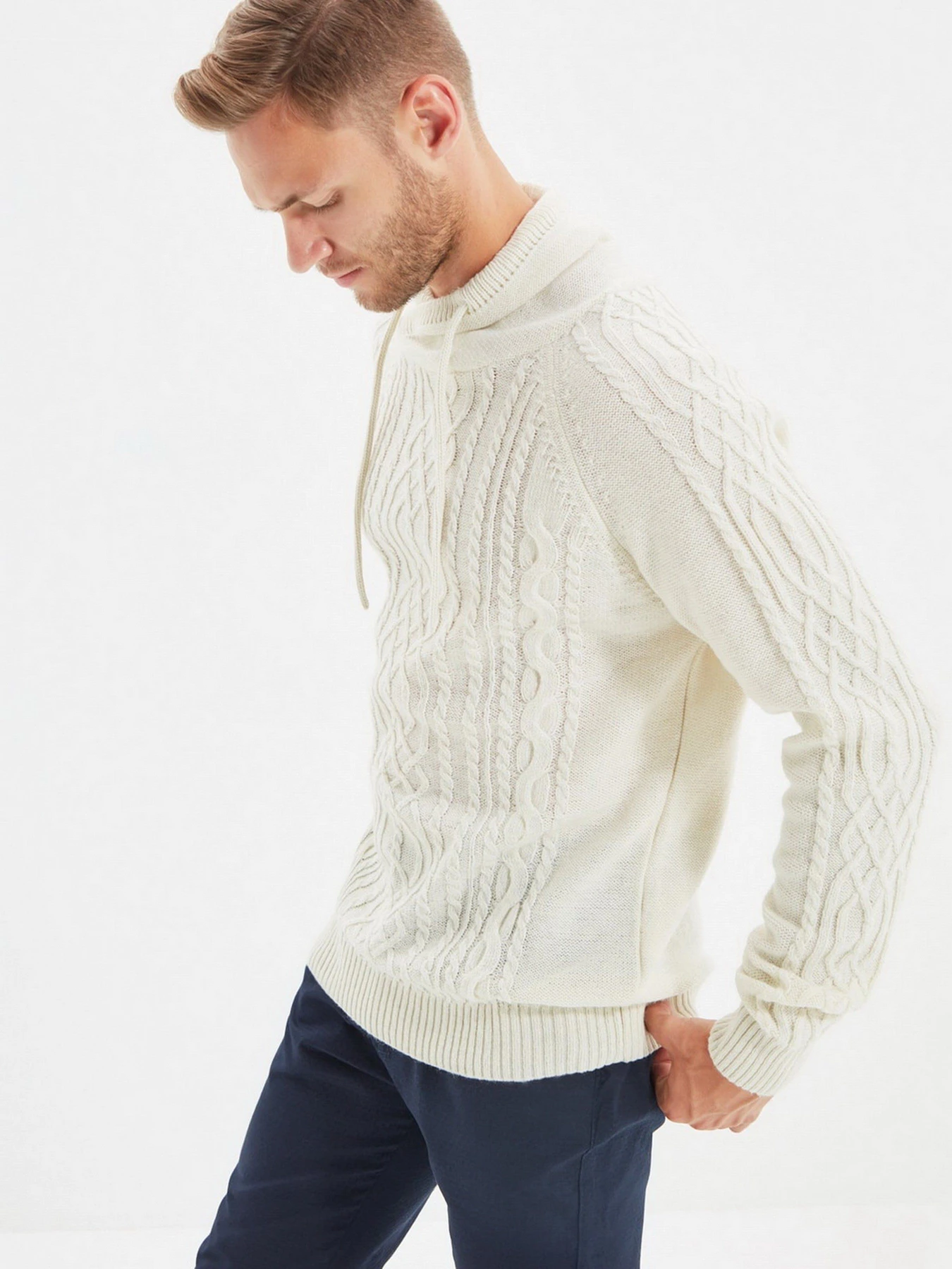 Свитры и кардиганы Trendyol модель TMNAW22KZ0287/Ekru Свитры и кардиганы Trendyol модель TMNAW22KZ0287/Ekru Фото