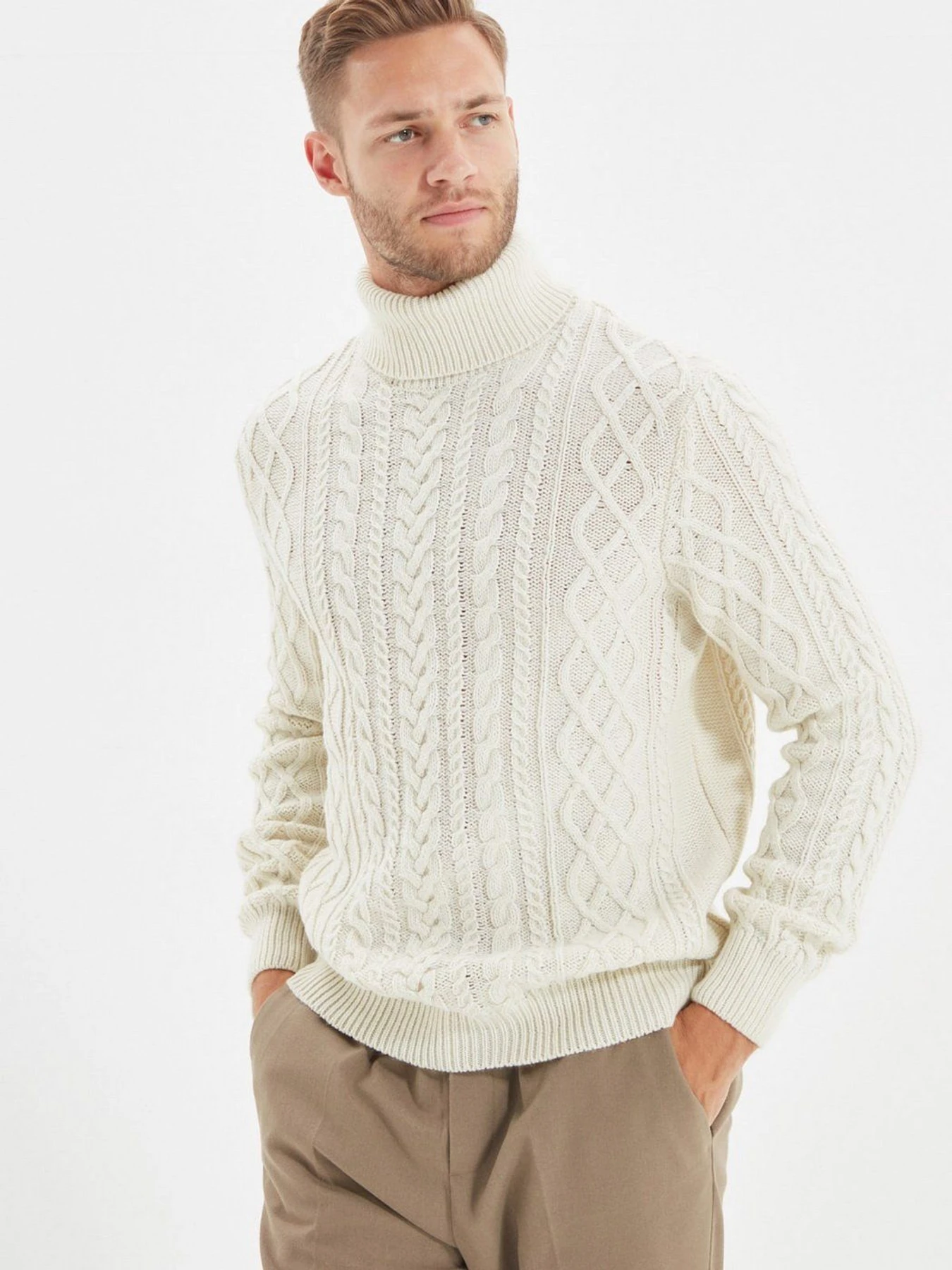 Светри та кардигани Trendyol модель TMNAW22KZ0302/Ekru Светри та кардигани Trendyol модель TMNAW22KZ0302/Ekru Фото