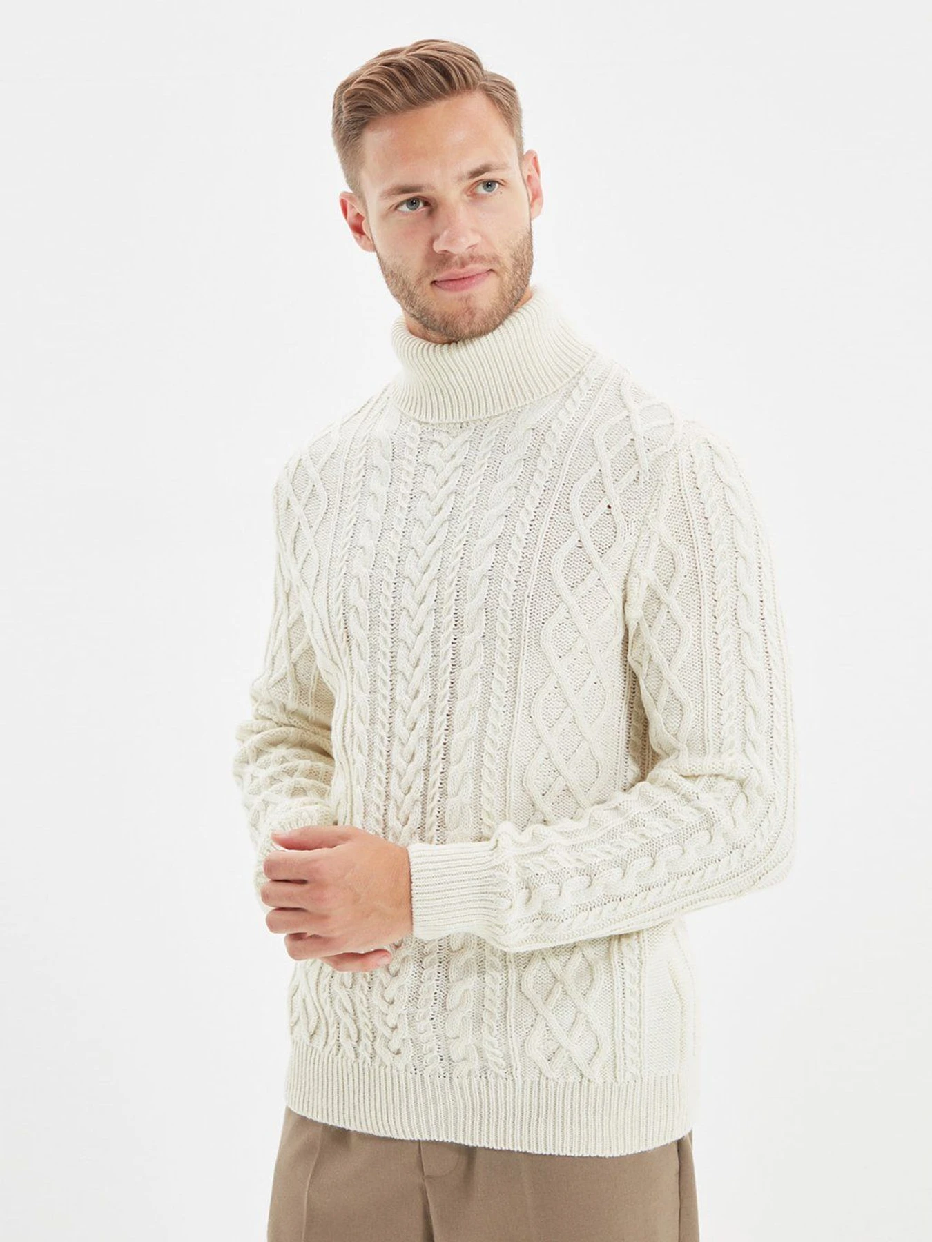 Светри та кардигани Trendyol модель TMNAW22KZ0302/Ekru Светри та кардигани Trendyol модель TMNAW22KZ0302/Ekru Фото