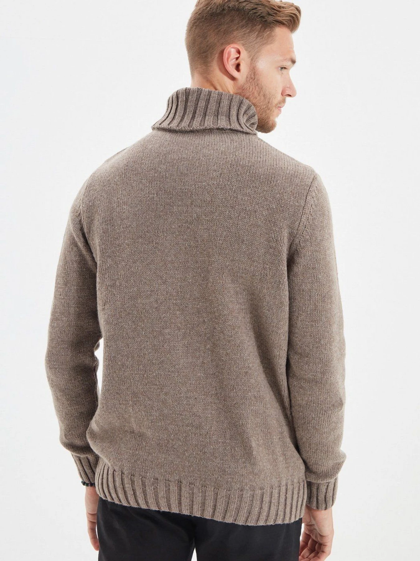 Свитры и кардиганы Trendyol модель TMNAW22KZ0303/Vizon Свитры и кардиганы Trendyol модель TMNAW22KZ0303/Vizon Фото