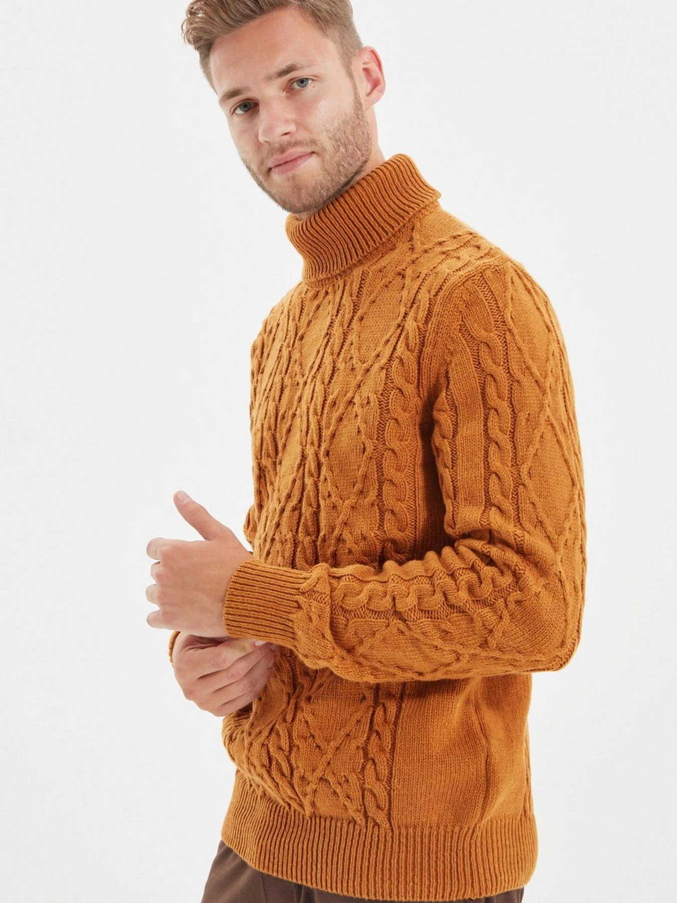 Свитры и кардиганы Trendyol модель TMNAW22KZ0317/Camel Свитры и кардиганы Trendyol модель TMNAW22KZ0317/Camel Фото
