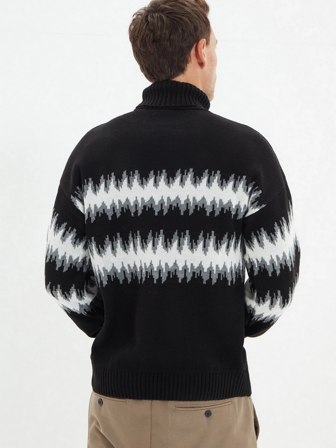 Светри та кардигани Trendyol модель TMNAW22KZ0332/Siyah Светри та кардигани Trendyol модель TMNAW22KZ0332/Siyah Фото