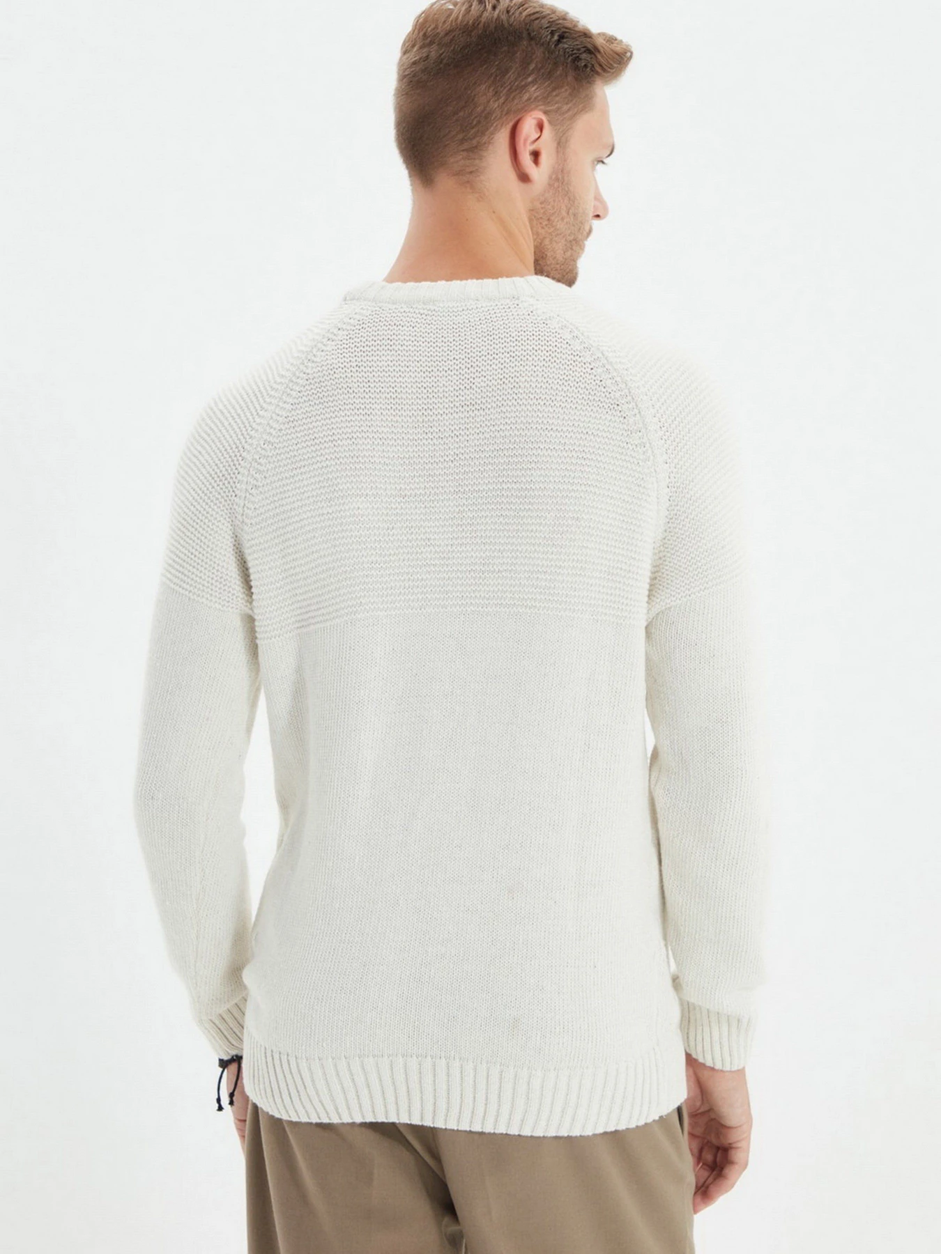 Светри та кардигани Trendyol модель TMNAW22KZ0391/Ekru Светри та кардигани Trendyol модель TMNAW22KZ0391/Ekru Фото