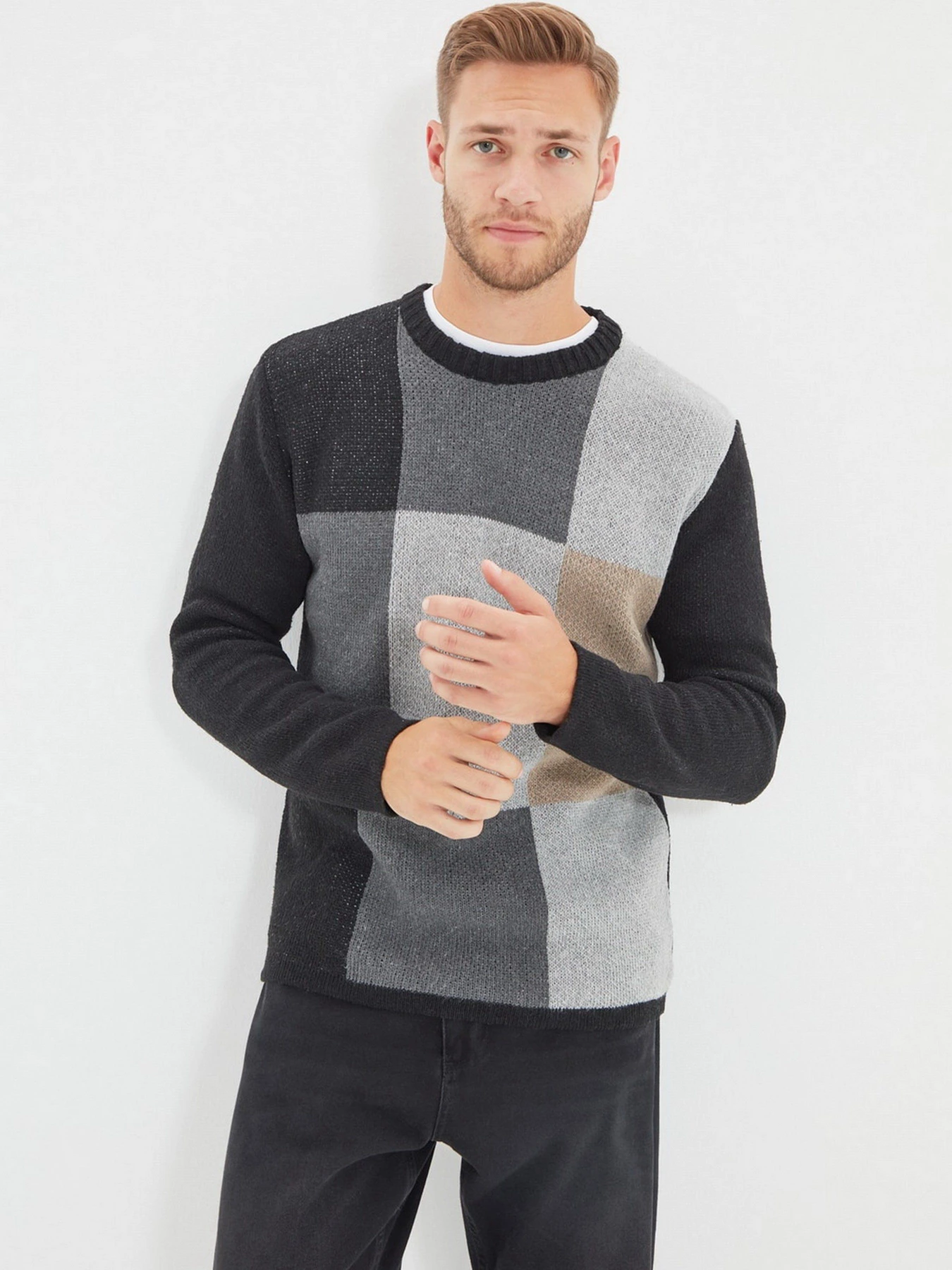 Светри та кардигани Trendyol модель TMNAW22KZ0404/Siyah Светри та кардигани Trendyol модель TMNAW22KZ0404/Siyah Фото