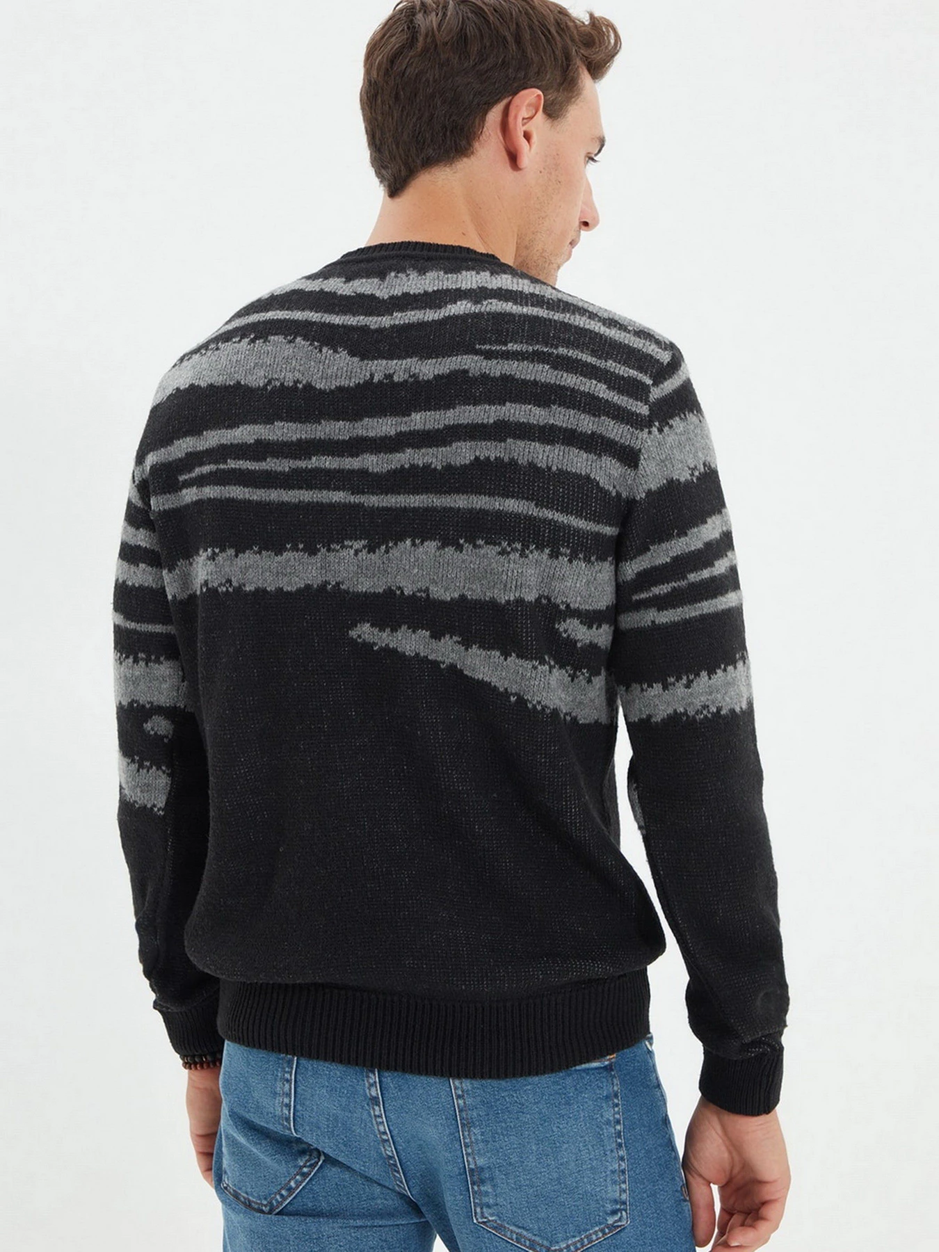 Светри та кардигани Trendyol модель TMNAW22KZ0566/Siyah Светри та кардигани Trendyol модель TMNAW22KZ0566/Siyah Фото