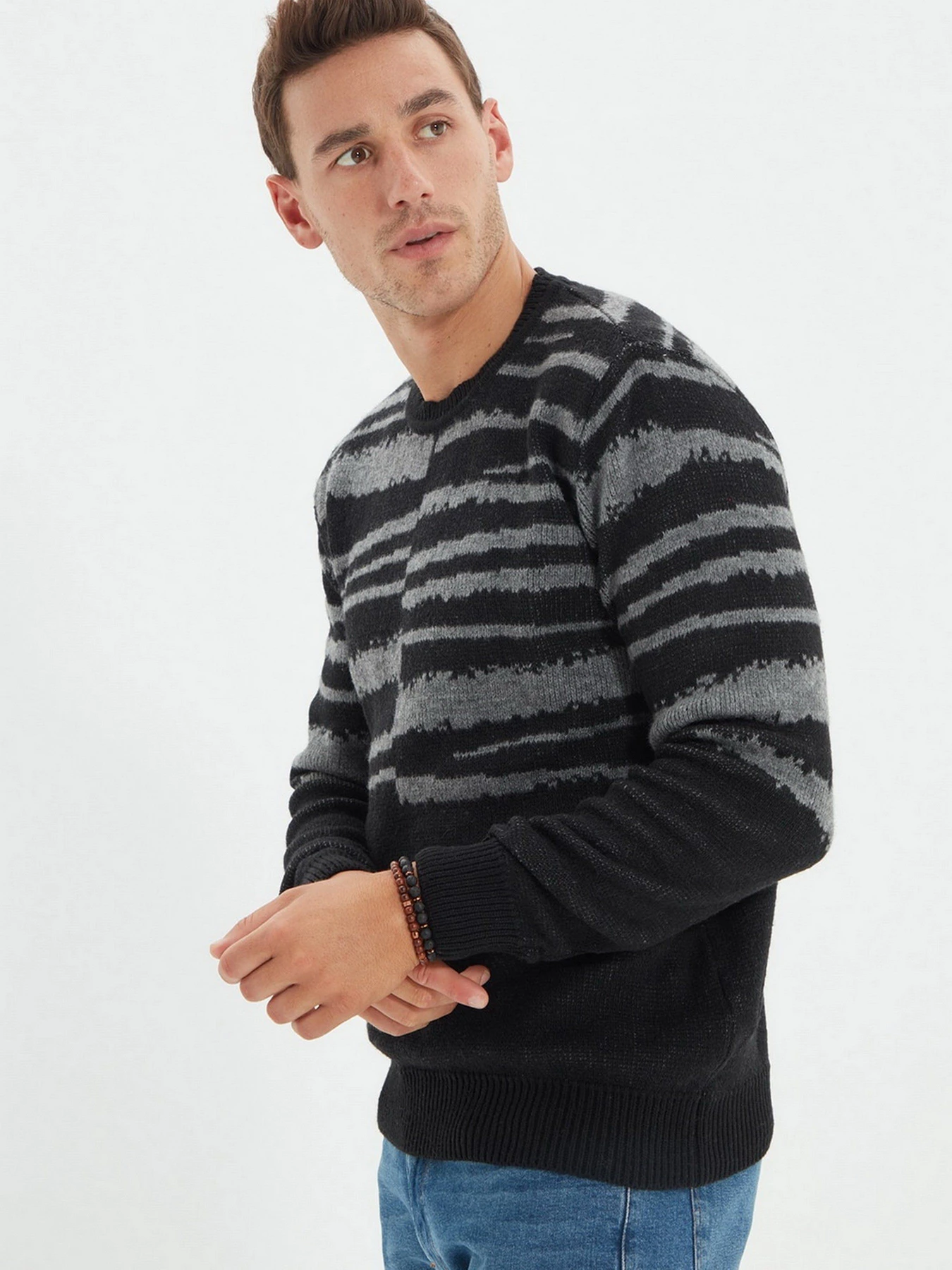 Светри та кардигани Trendyol модель TMNAW22KZ0566/Siyah Светри та кардигани Trendyol модель TMNAW22KZ0566/Siyah Фото