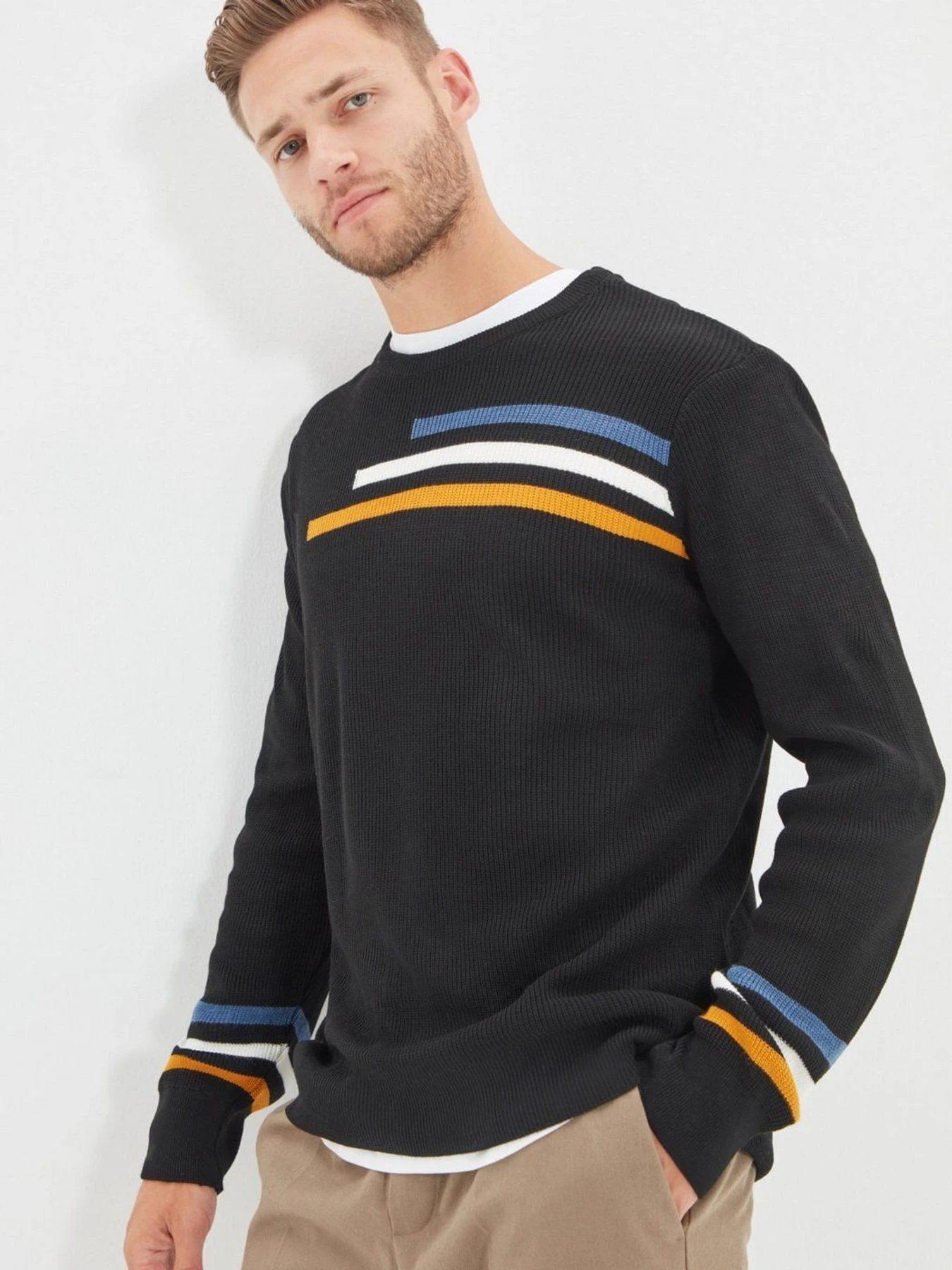 Светри та кардигани Trendyol модель TMNAW22KZ0794/Siyah Светри та кардигани Trendyol модель TMNAW22KZ0794/Siyah Фото