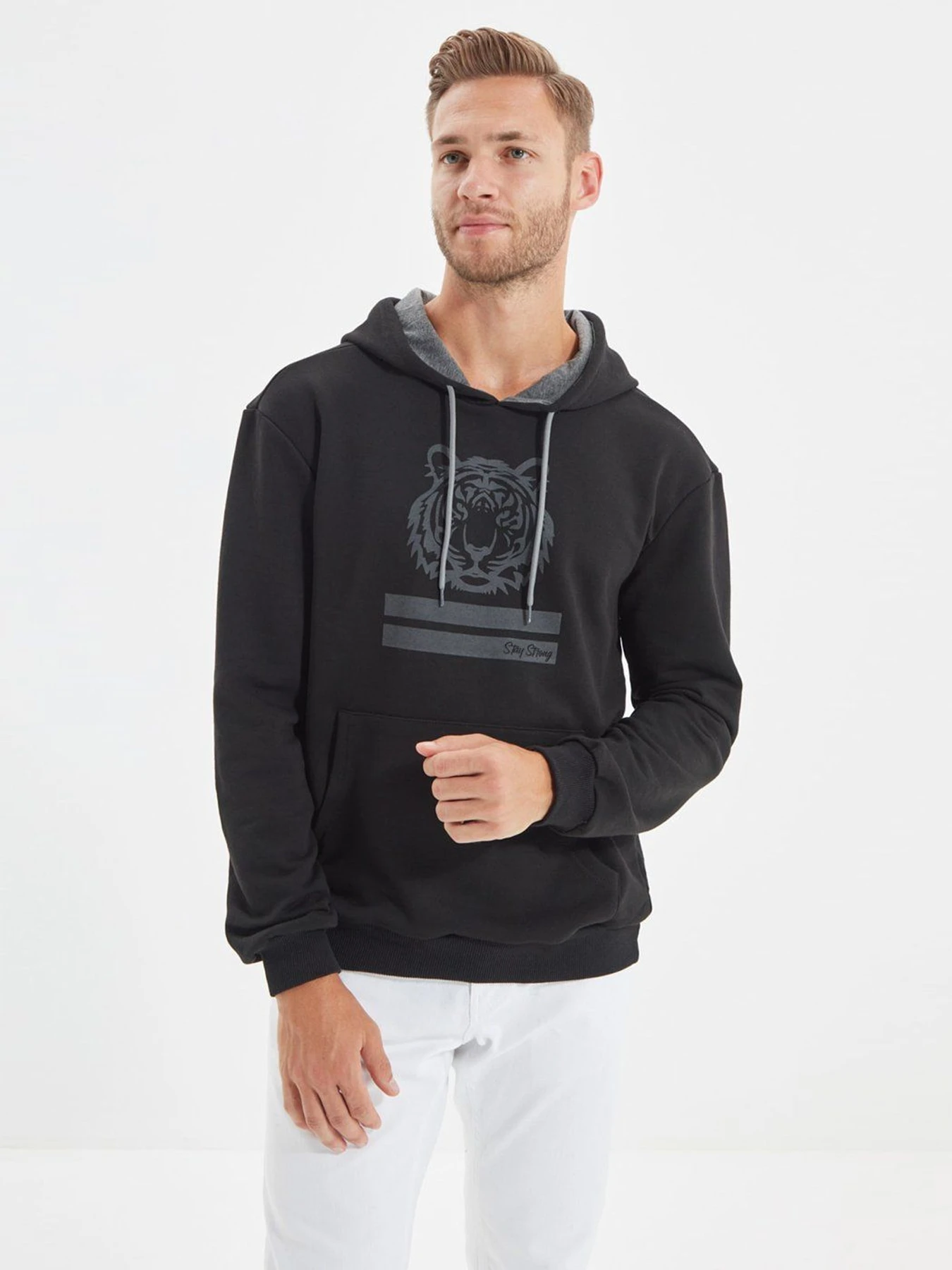 Худи и свитшоты Trendyol модель TMNAW22SW0065/Siyah Худи и свитшоты Trendyol модель TMNAW22SW0065/Siyah Фото