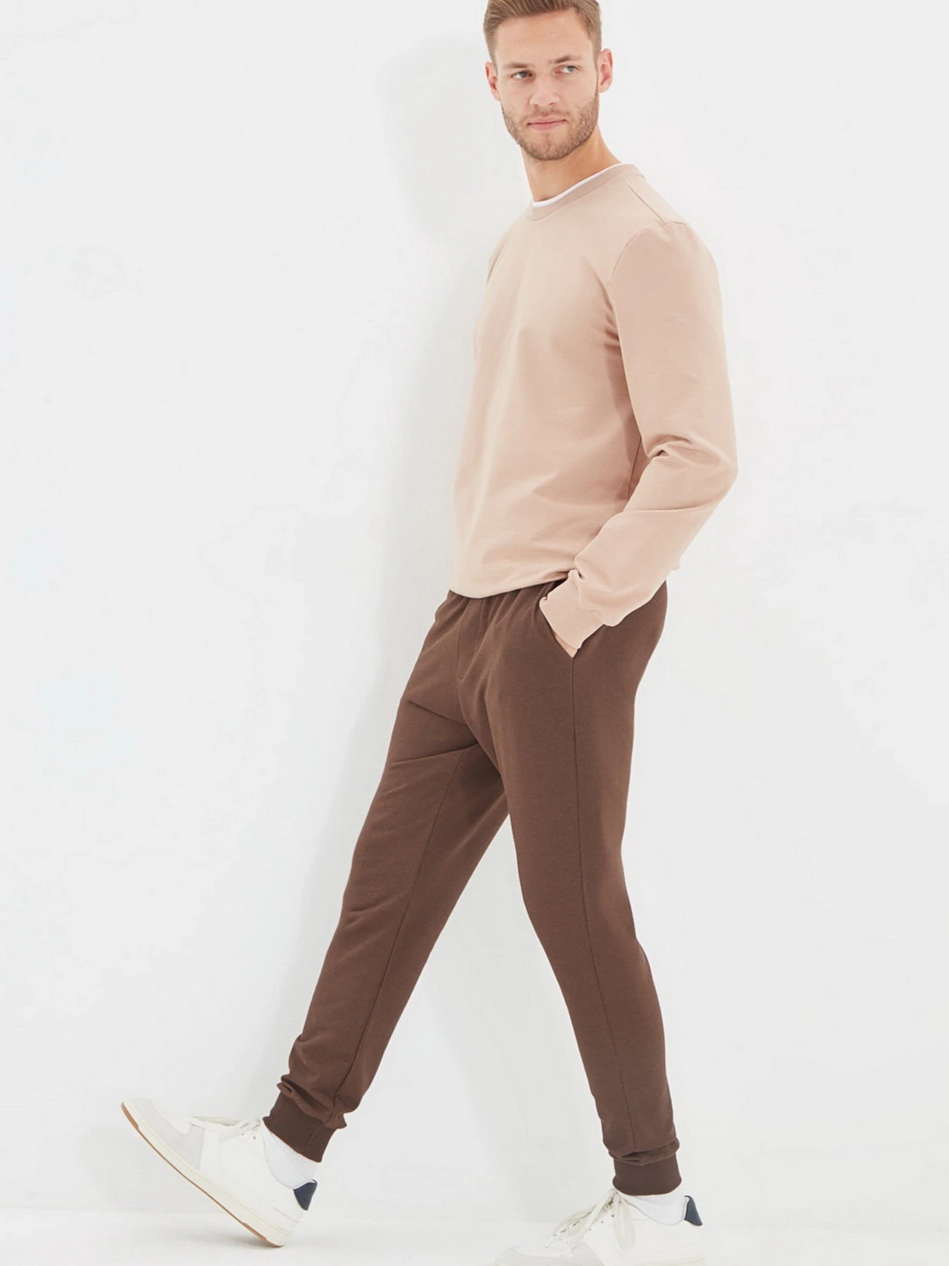 Брюки Trendyol модель TMNSS20EA0053/Kahverengi Брюки Trendyol модель TMNSS20EA0053/Kahverengi Фото