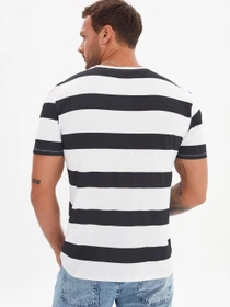Футболки и поло Trendyol модель TMNSS21TS0269/Siyah Фото