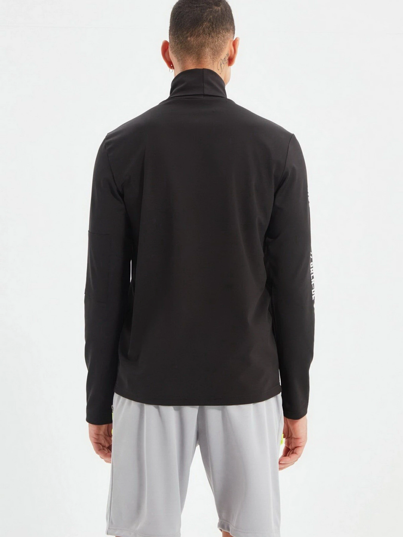 Свитры и кардиганы Trendyol модель TMNAW22SW1494/Siyah Свитры и кардиганы Trendyol модель TMNAW22SW1494/Siyah Фото