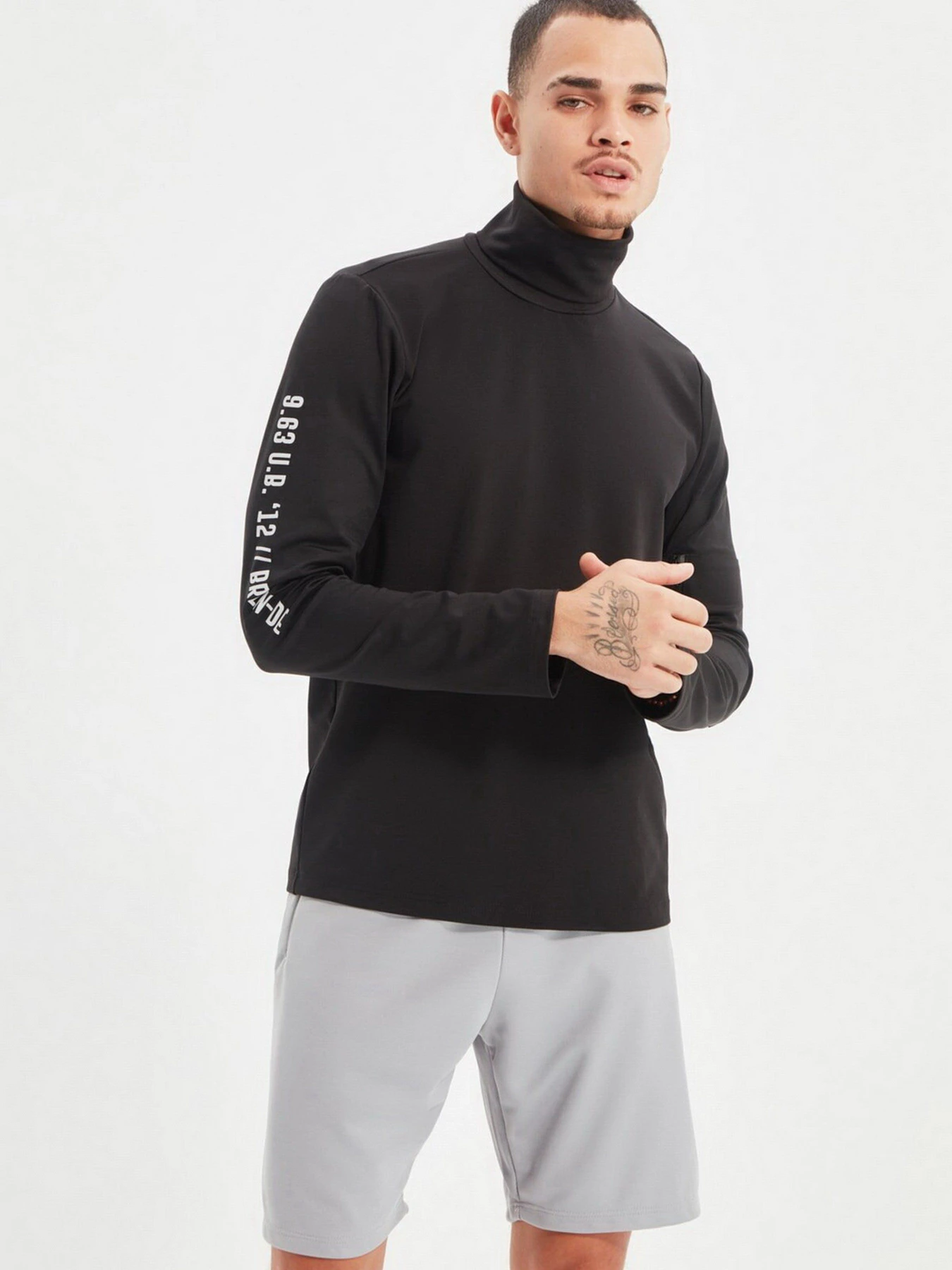 Свитры и кардиганы Trendyol модель TMNAW22SW1494/Siyah Свитры и кардиганы Trendyol модель TMNAW22SW1494/Siyah Фото