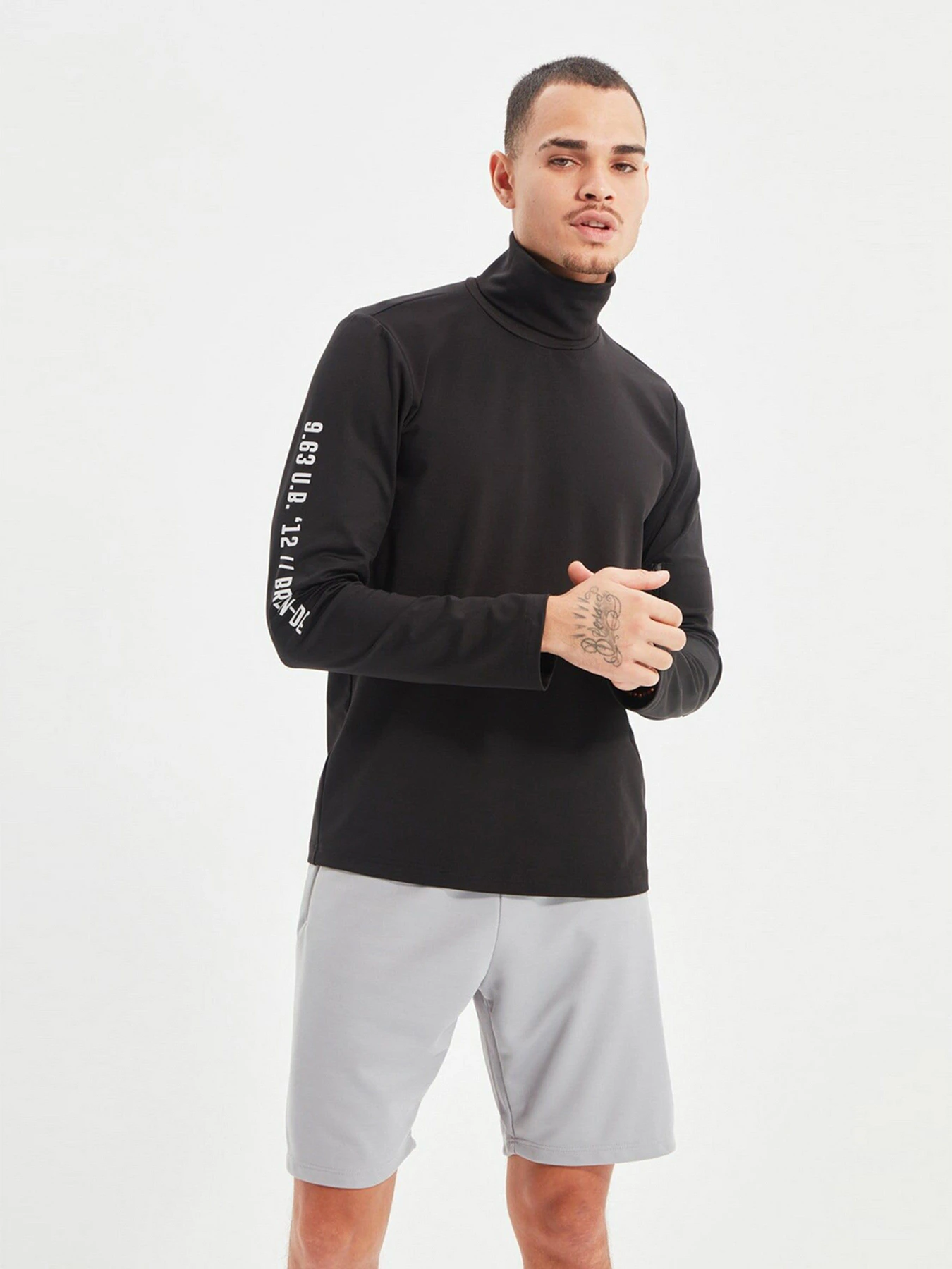 Свитры и кардиганы Trendyol модель TMNAW22SW1494/Siyah Свитры и кардиганы Trendyol модель TMNAW22SW1494/Siyah Фото