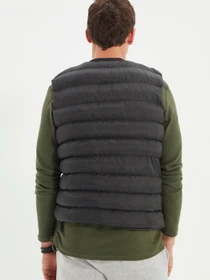 Жилеты Trendyol модель TMNAW22YE0012/Siyah Фото