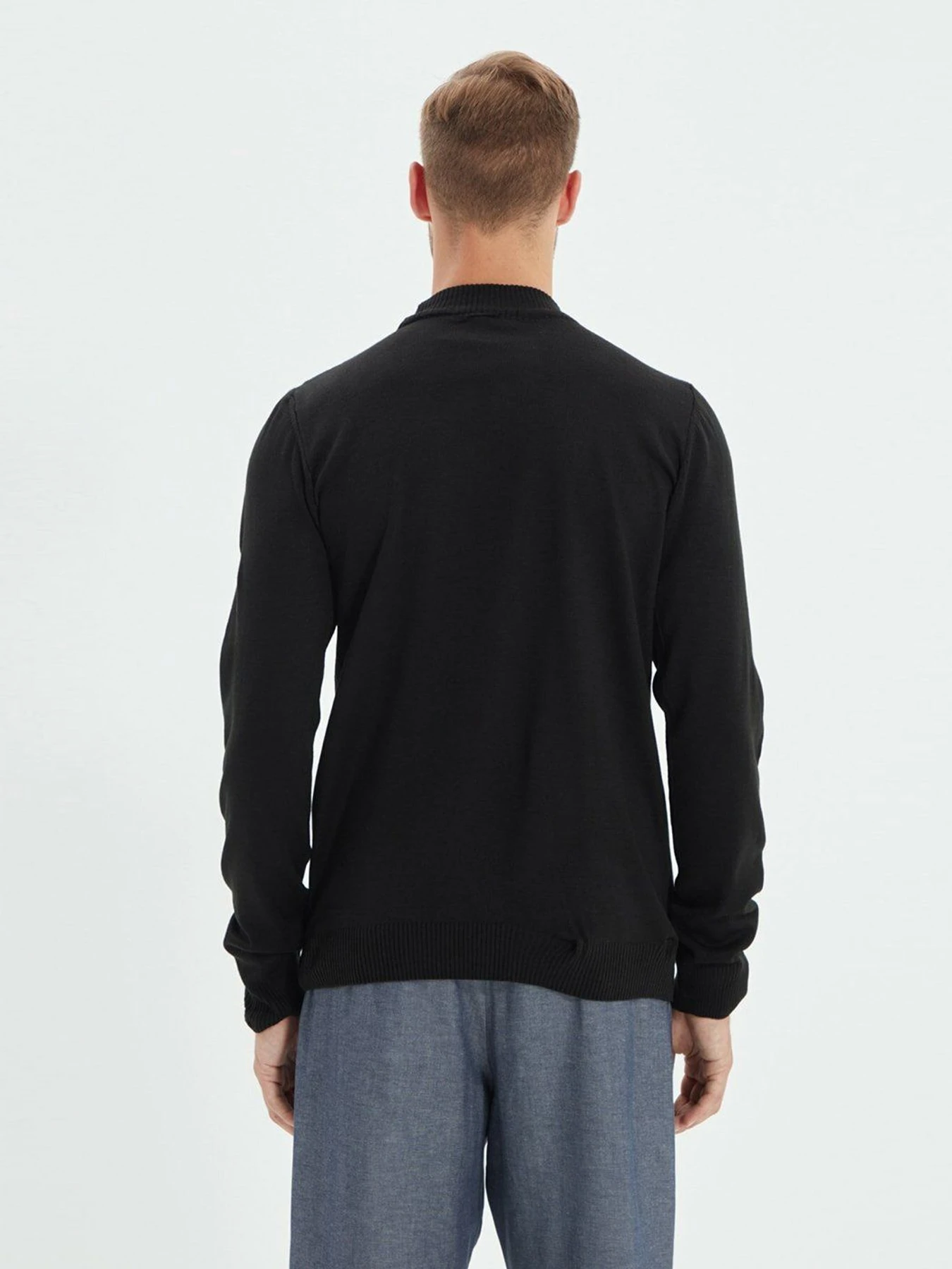 Светри та кардигани Trendyol модель TMNAW21KZ0758/Siyah Светри та кардигани Trendyol модель TMNAW21KZ0758/Siyah Фото