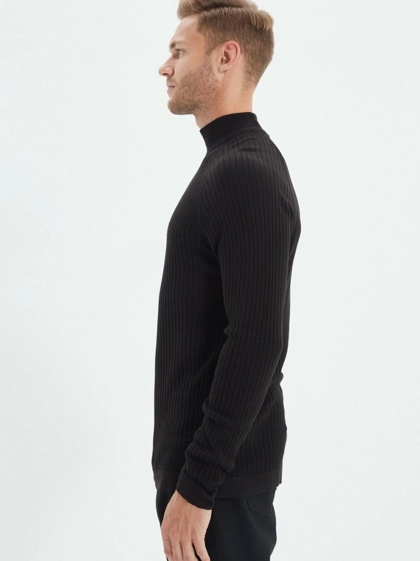Светри та кардигани Trendyol модель TMNAW21KZ1561/Siyah Светри та кардигани Trendyol модель TMNAW21KZ1561/Siyah Фото