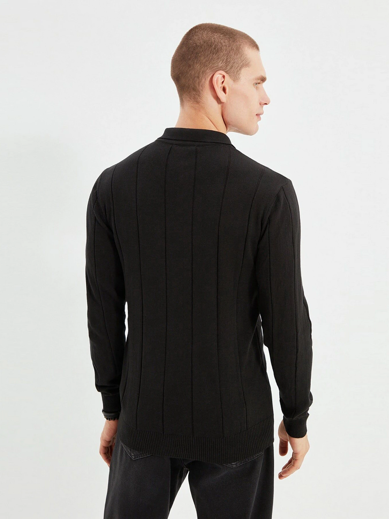 Светри та кардигани Trendyol модель TMNAW21KZ0774/Siyah Светри та кардигани Trendyol модель TMNAW21KZ0774/Siyah Фото