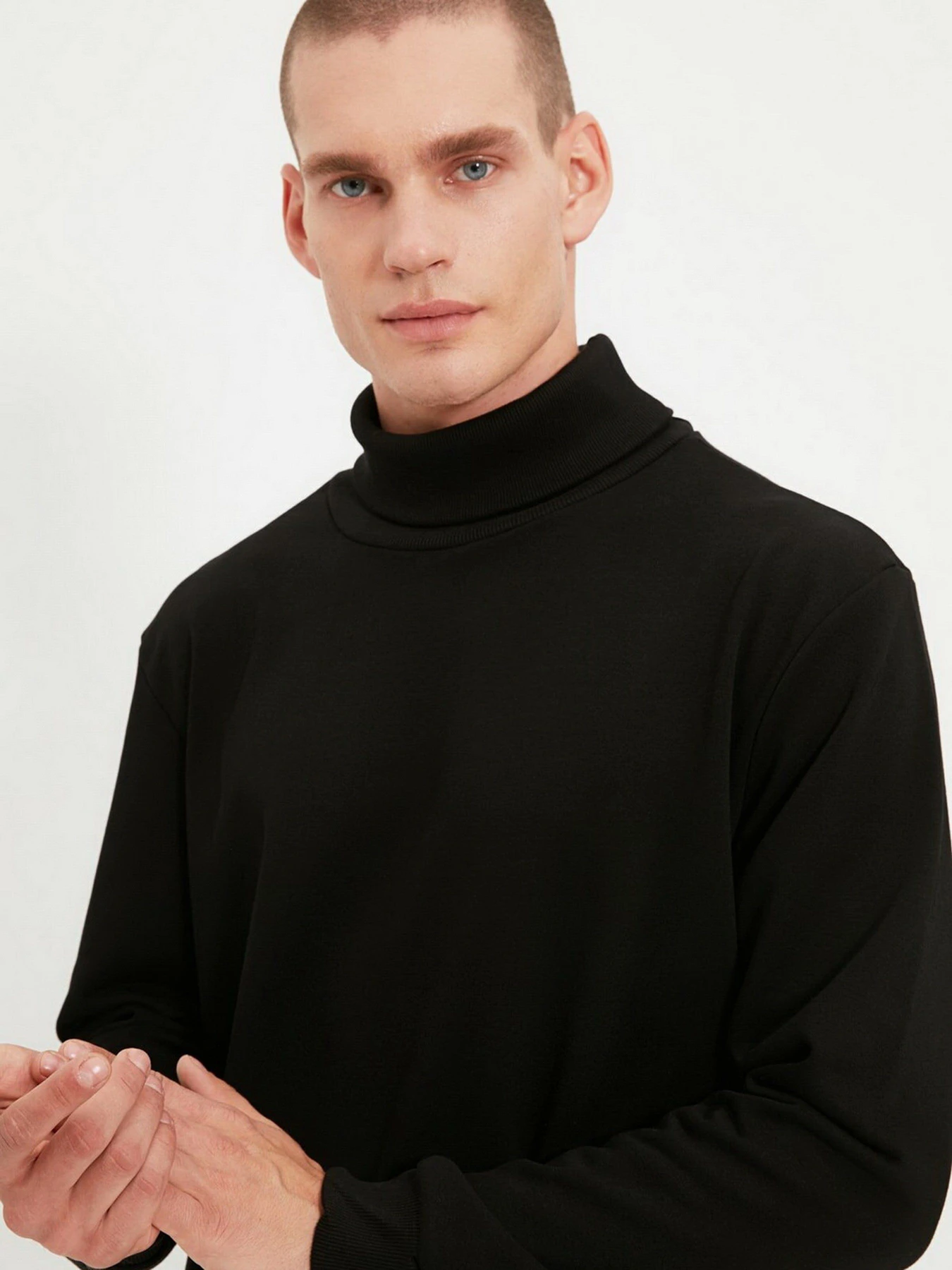Свитры и кардиганы Trendyol модель TMNAW22SW0619/Siyah Свитры и кардиганы Trendyol модель TMNAW22SW0619/Siyah Фото