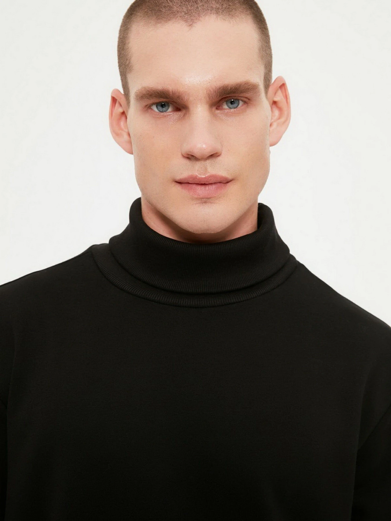 Свитры и кардиганы Trendyol модель TMNAW22SW0619/Siyah Свитры и кардиганы Trendyol модель TMNAW22SW0619/Siyah Фото