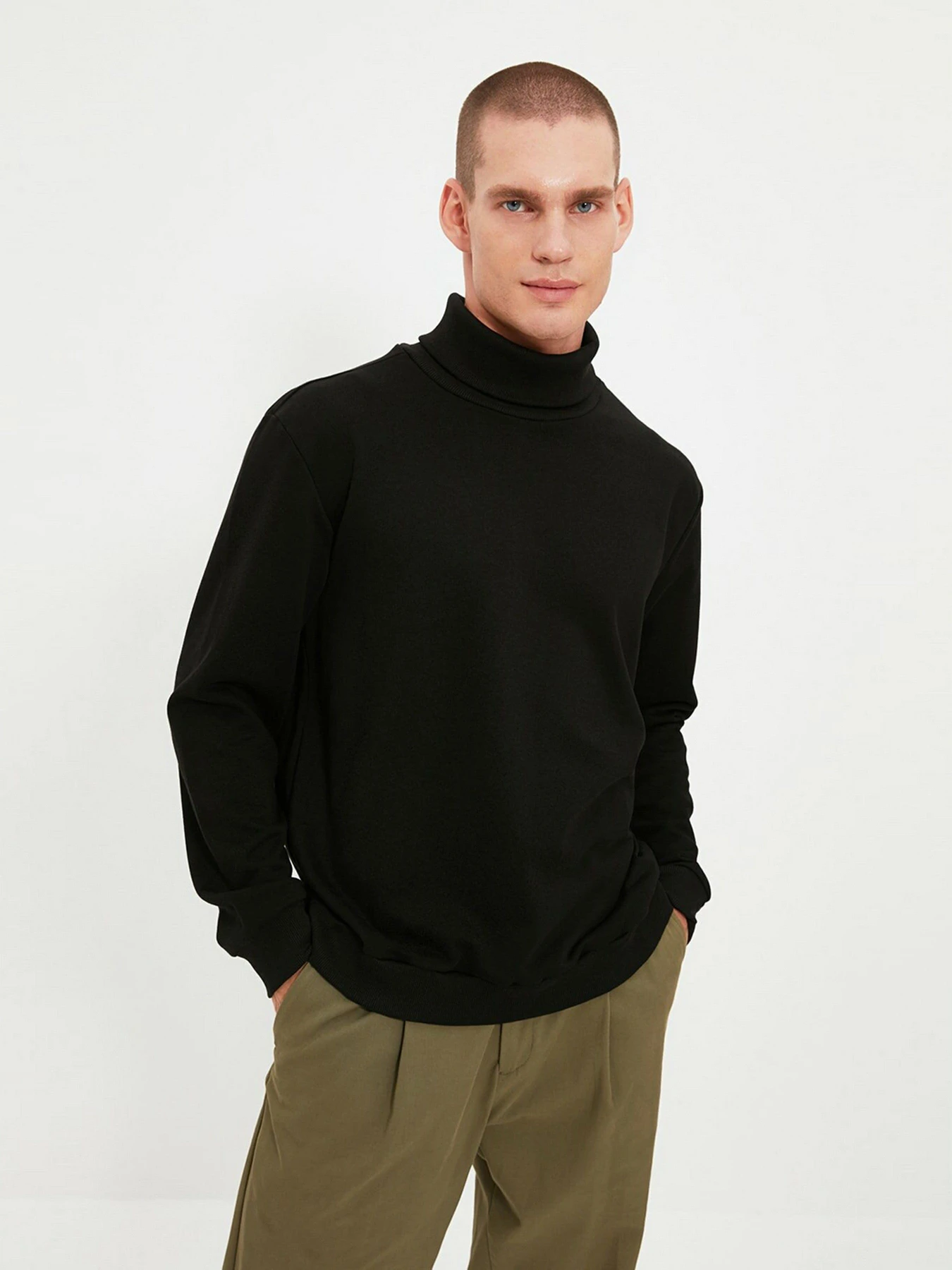 Свитры и кардиганы Trendyol модель TMNAW22SW0619/Siyah Свитры и кардиганы Trendyol модель TMNAW22SW0619/Siyah Фото