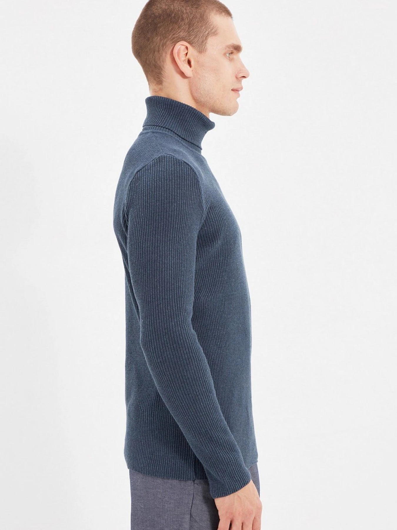 Свитры и кардиганы Trendyol модель TMNAW20MG0031/Indigo Фото