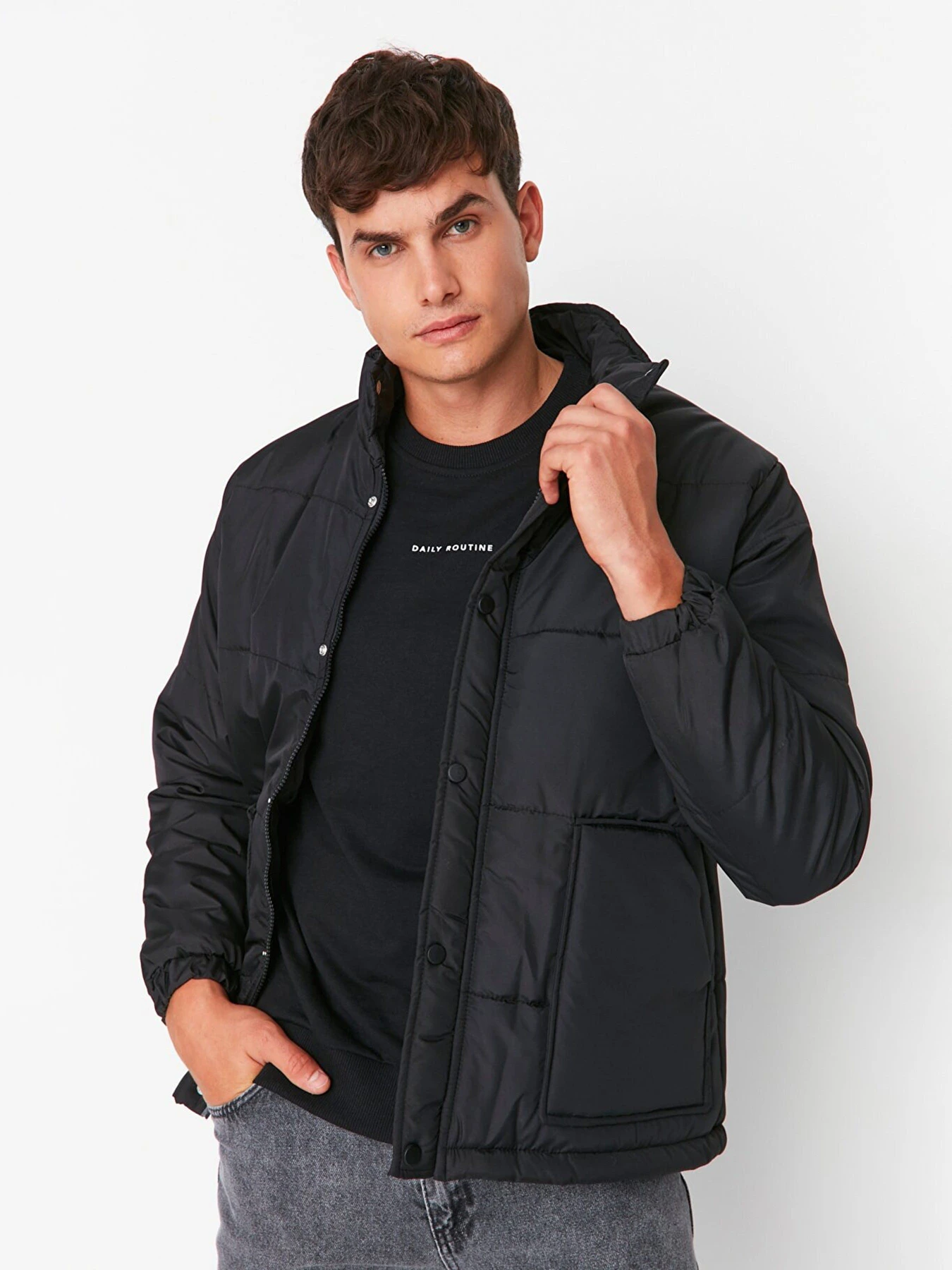 Куртки и дубленки Trendyol модель TMNAW22MO0131/Siyah Куртки и дубленки Trendyol модель TMNAW22MO0131/Siyah Фото
