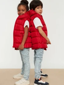 Куртки и дубленки Trendyol модель TKDSS22YE0018/Kirmizi Фото