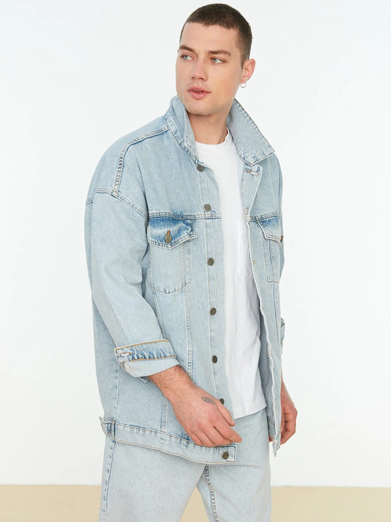 Куртки и дубленки Trendyol модель TMNSS22CE0160/Indigo Фото
