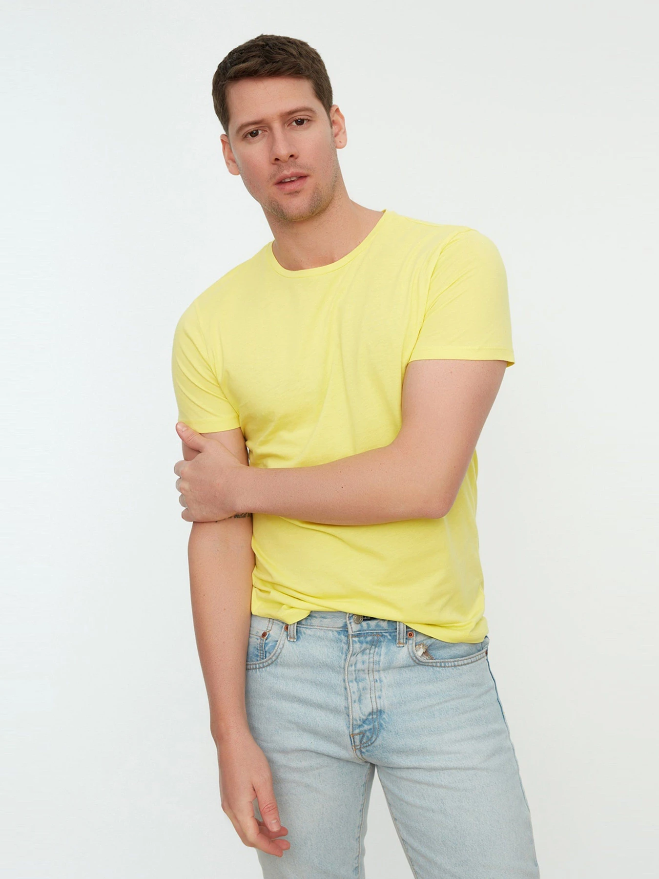Футболки и поло Trendyol модель TMNSS19BO0001/Sari Футболки и поло Trendyol модель TMNSS19BO0001/Sari Фото