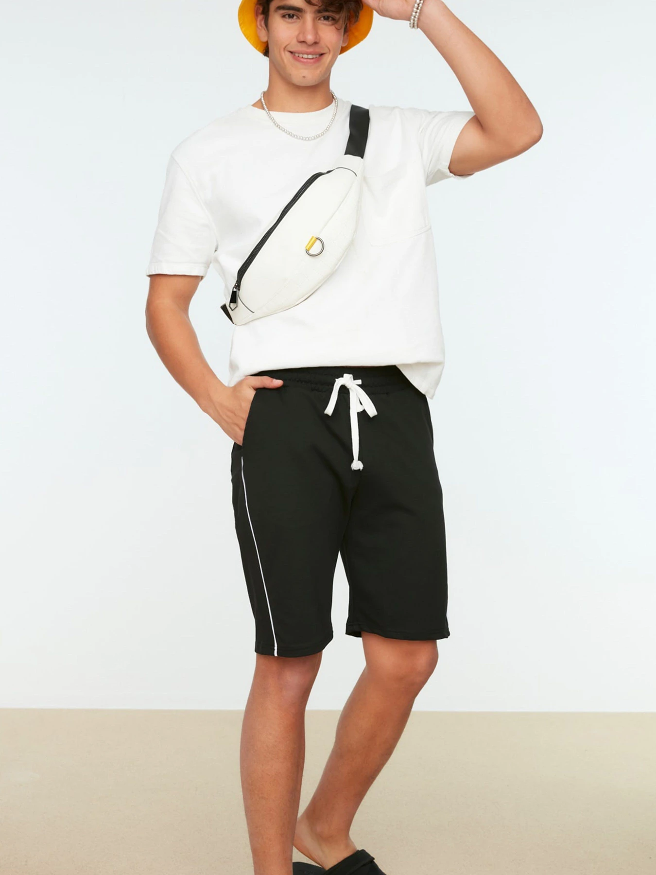 Шорты Trendyol модель TMNSS20SR0083/Siyah Шорты Trendyol модель TMNSS20SR0083/Siyah Фото