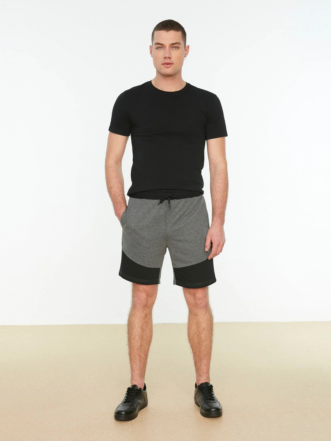 Шорты Trendyol модель TMNSS20SR0079/Antrasit Шорты Trendyol модель TMNSS20SR0079/Antrasit Фото