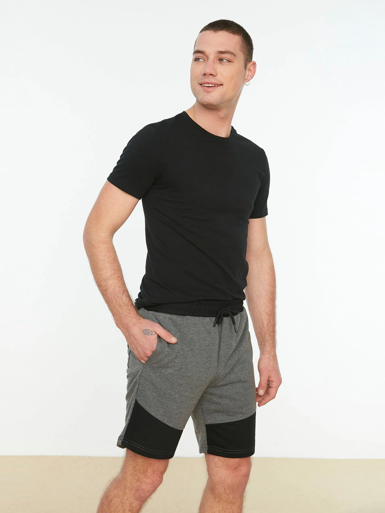 Шорты Trendyol модель TMNSS20SR0079/Antrasit Шорты Trendyol модель TMNSS20SR0079/Antrasit Фото