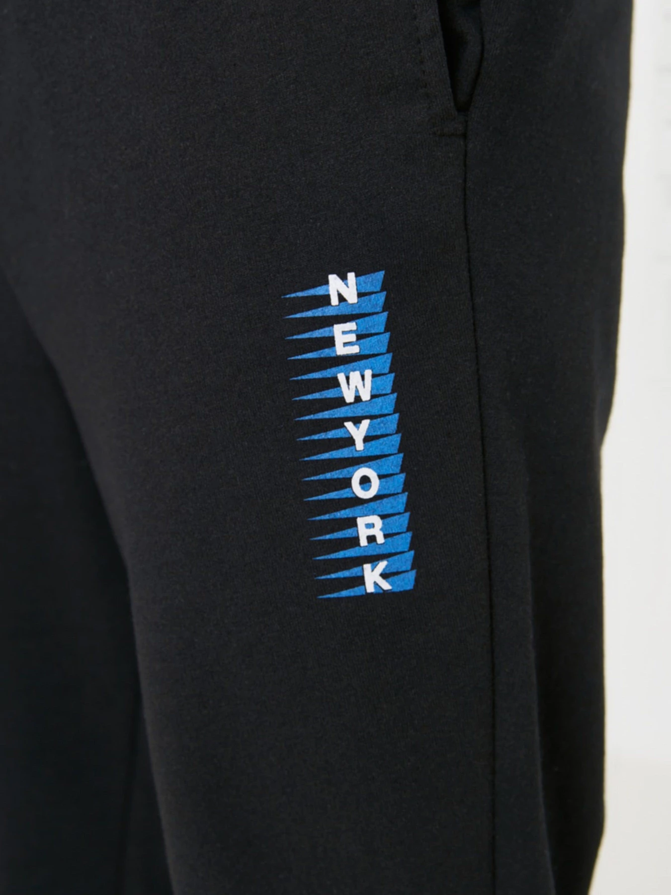 Брюки Trendyol модель TMNSS22EA0147/Siyah Брюки Trendyol модель TMNSS22EA0147/Siyah Фото