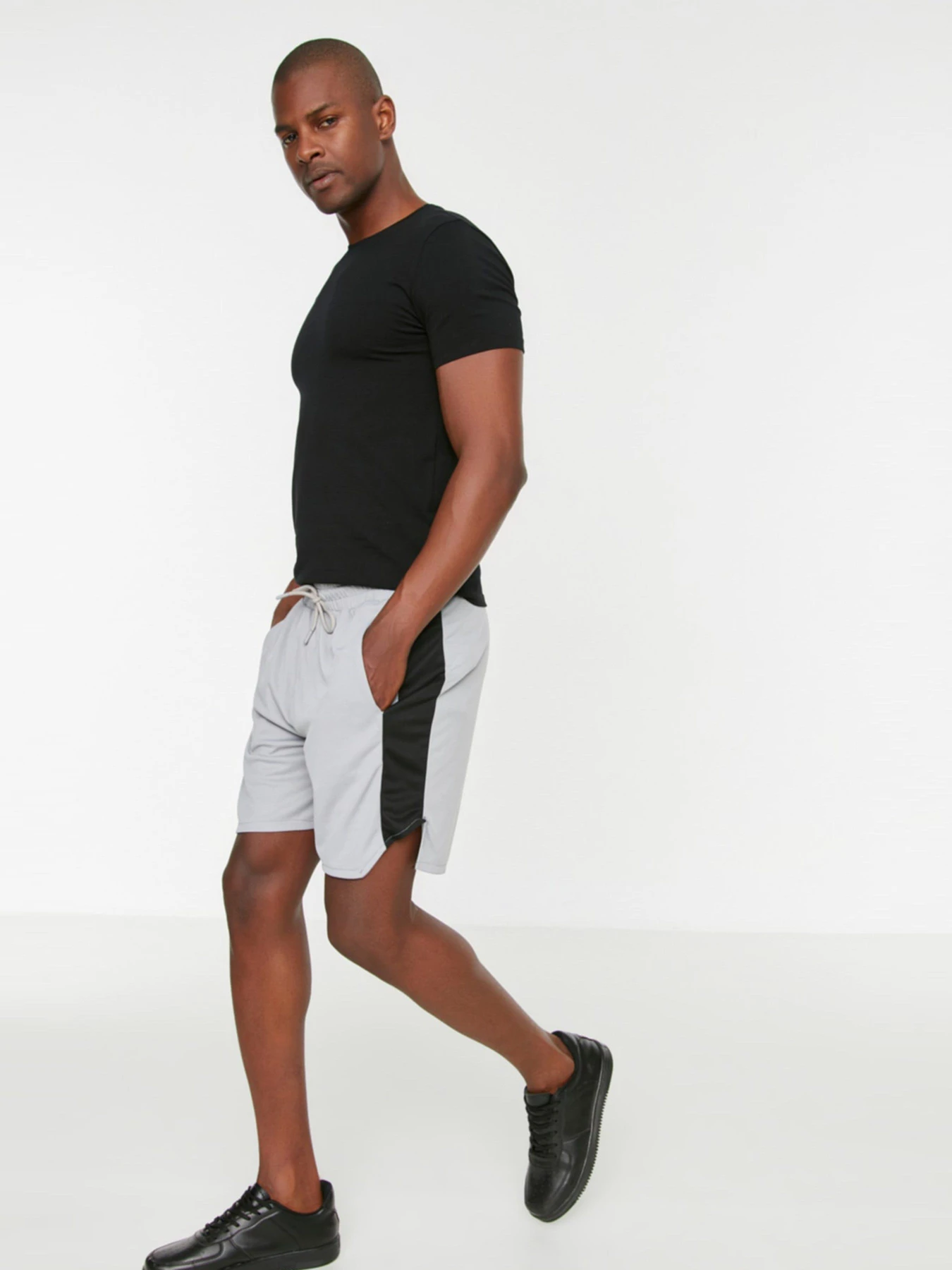 Шорты Trendyol модель TMNSS22SR0494/Gri Фото