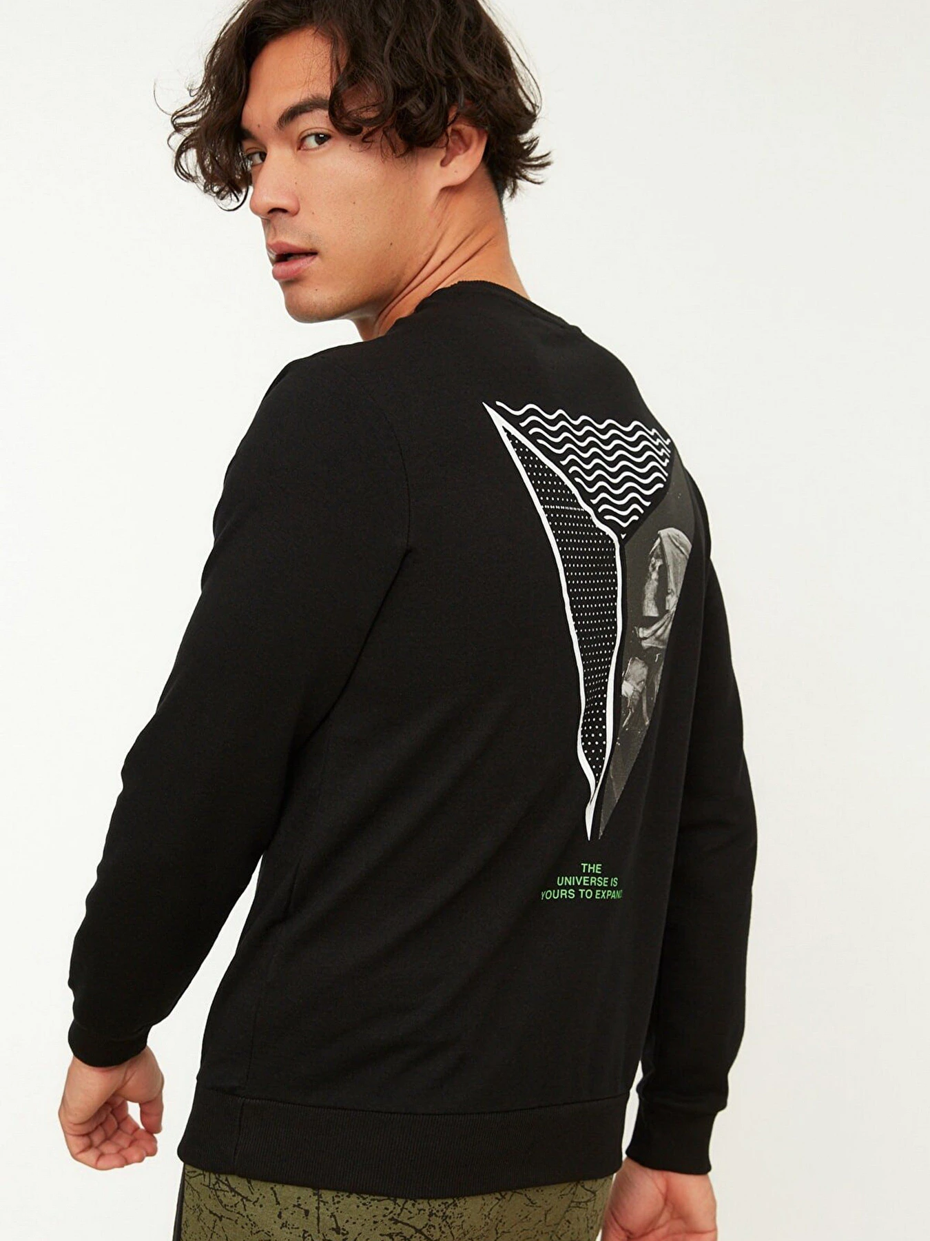 Худи и свитшоты Trendyol модель TMNAW22SW0150/Siyah Худи и свитшоты Trendyol модель TMNAW22SW0150/Siyah Фото