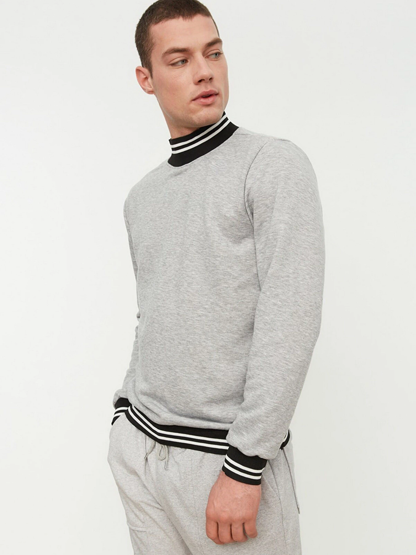 Худи и свитшоты Trendyol модель TMNAW22SW0680/Gri Худи и свитшоты Trendyol модель TMNAW22SW0680/Gri Фото