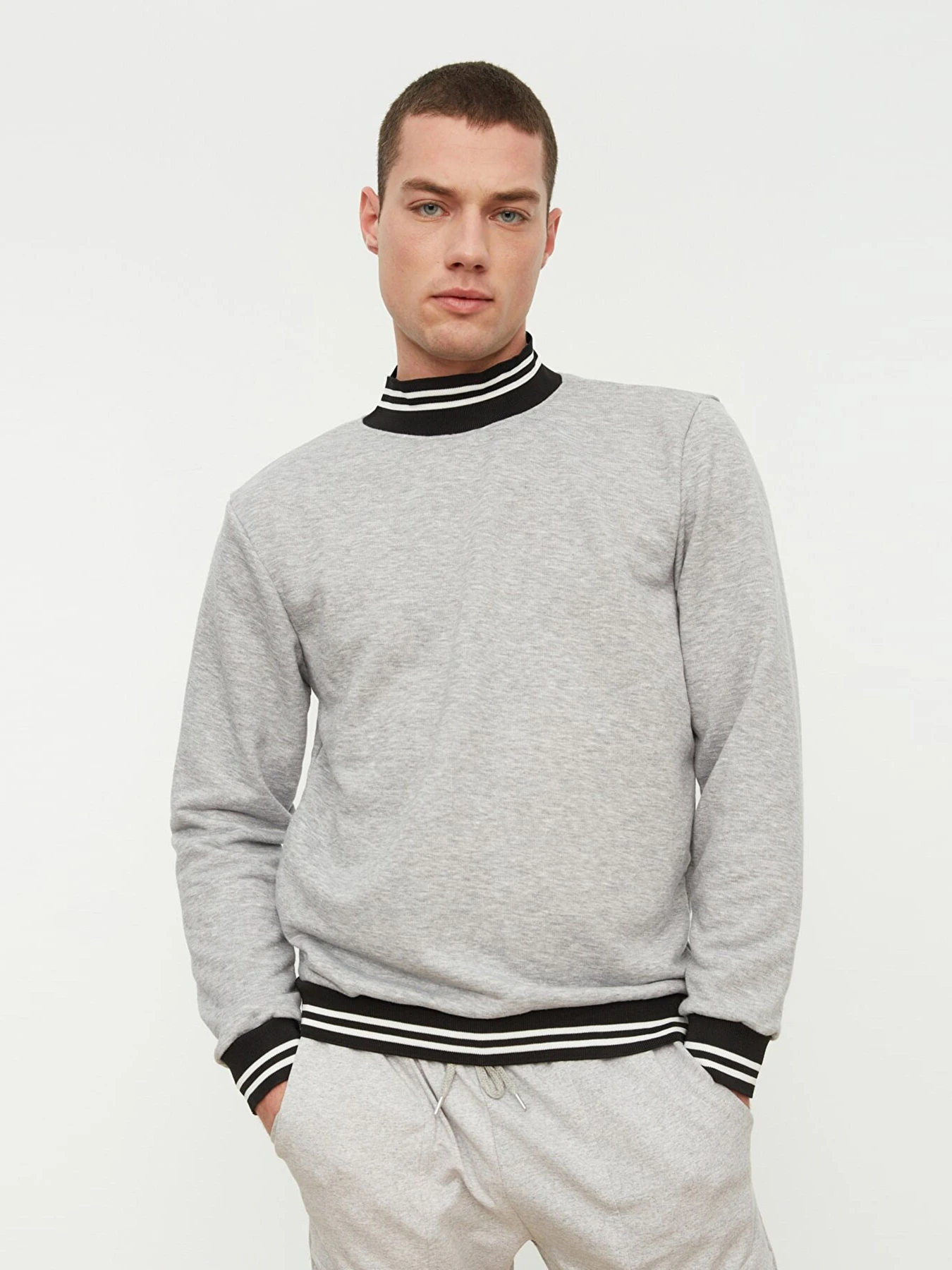 Худи и свитшоты Trendyol модель TMNAW22SW0680/Gri Худи и свитшоты Trendyol модель TMNAW22SW0680/Gri Фото