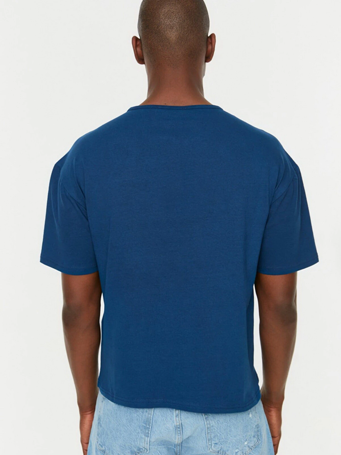 Футболки и поло Trendyol модель TMNSS22TS0311/Indigo Футболки и поло Trendyol модель TMNSS22TS0311/Indigo Фото