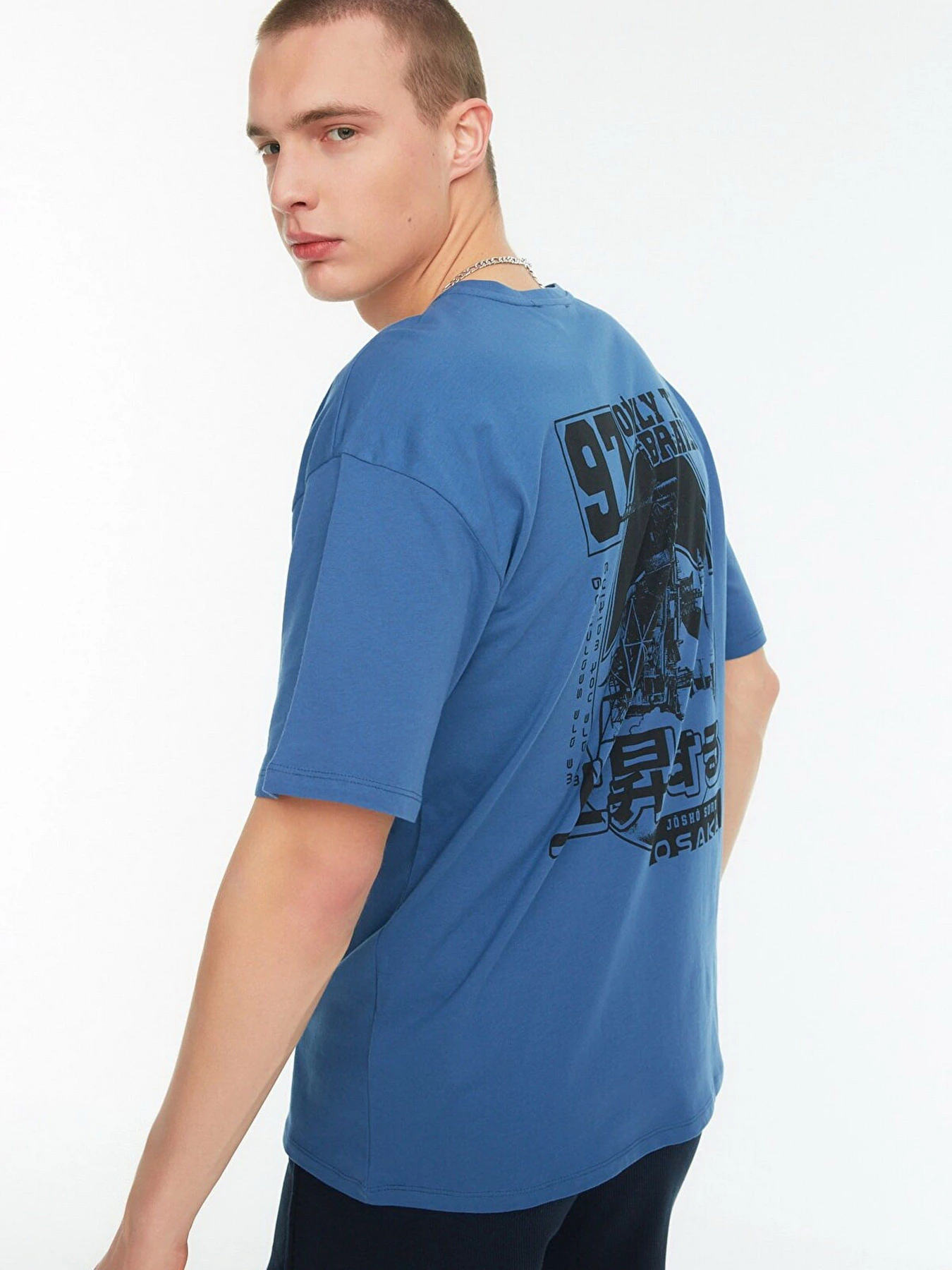 Футболки и поло Trendyol модель TMNSS22TS0481/Indigo Футболки и поло Trendyol модель TMNSS22TS0481/Indigo Фото