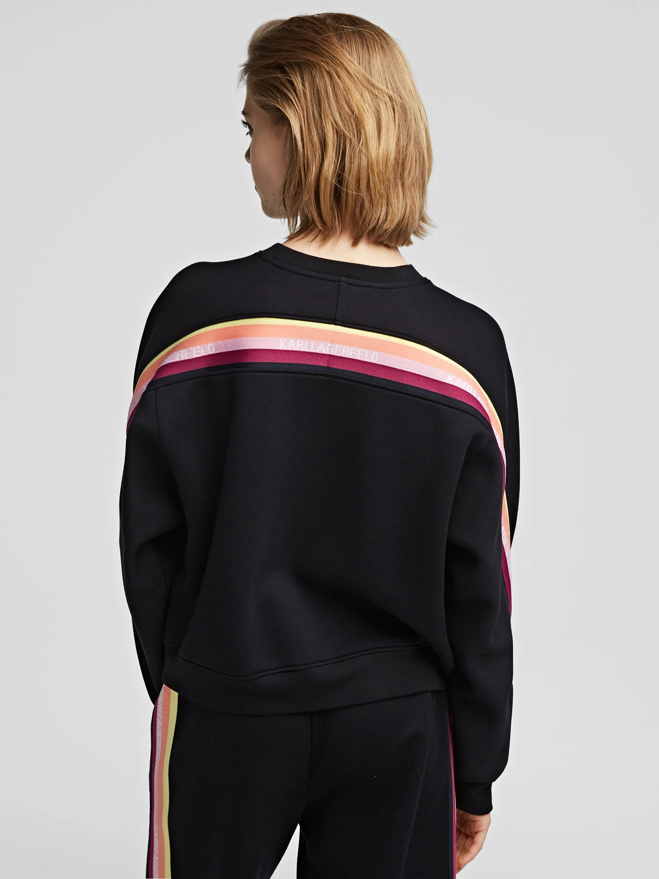 Худи и свитшоты Karl Lagerfeld модель 215W1806_999 Худи и свитшоты Karl Lagerfeld модель 215W1806_999 Фото