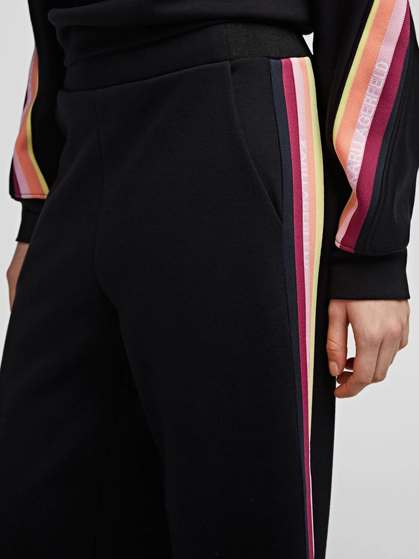 Брюки Karl Lagerfeld модель 215W1054_999 Брюки Karl Lagerfeld модель 215W1054_999 Фото