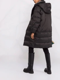 Куртки и дубленки Karl Lagerfeld модель 216W1502_999 Фото