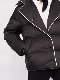 Куртки и дубленки Karl Lagerfeld модель 216W1502_999 Фото